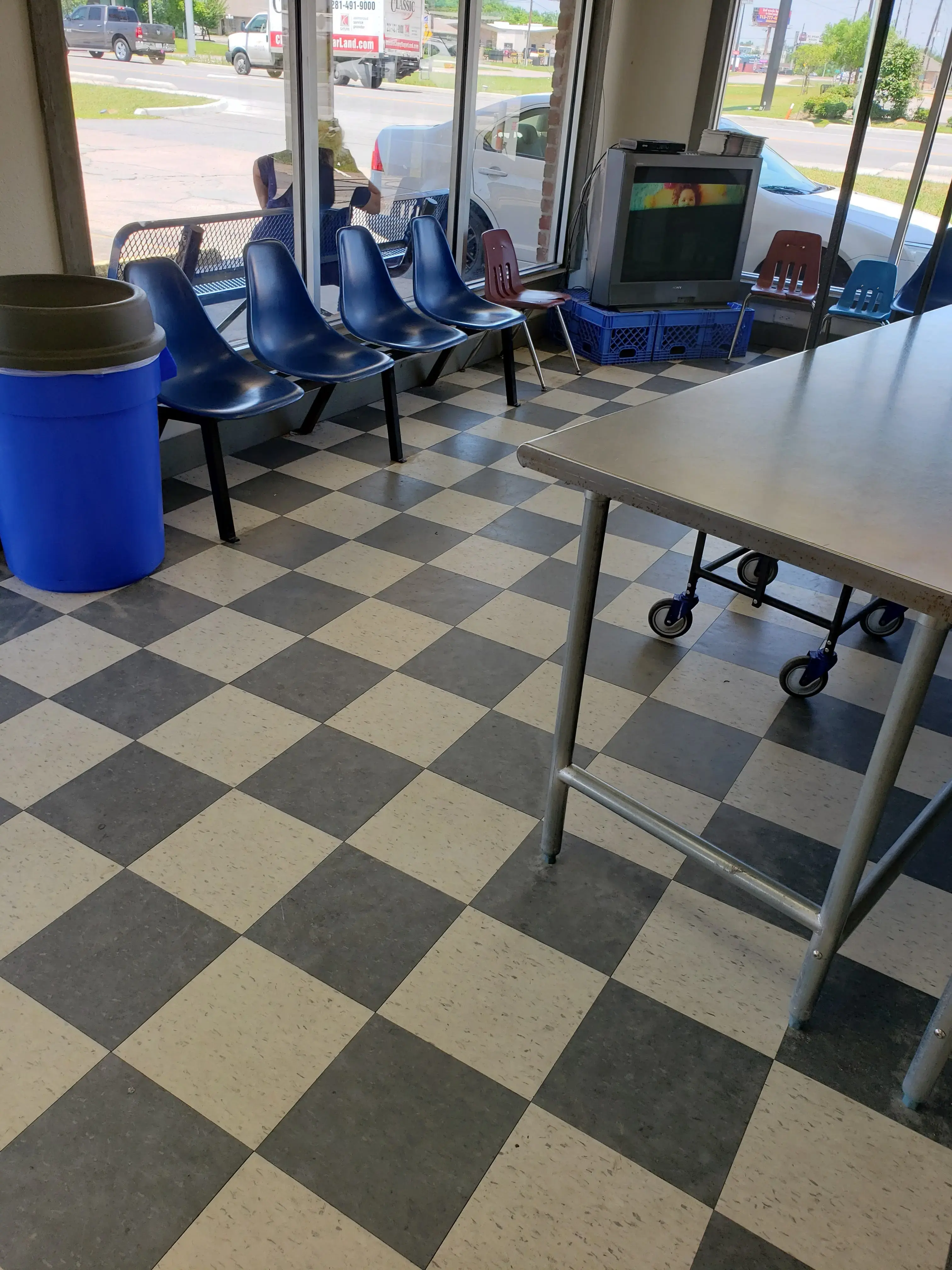 Mr. Clean Washateria & Laundromat - Image 15