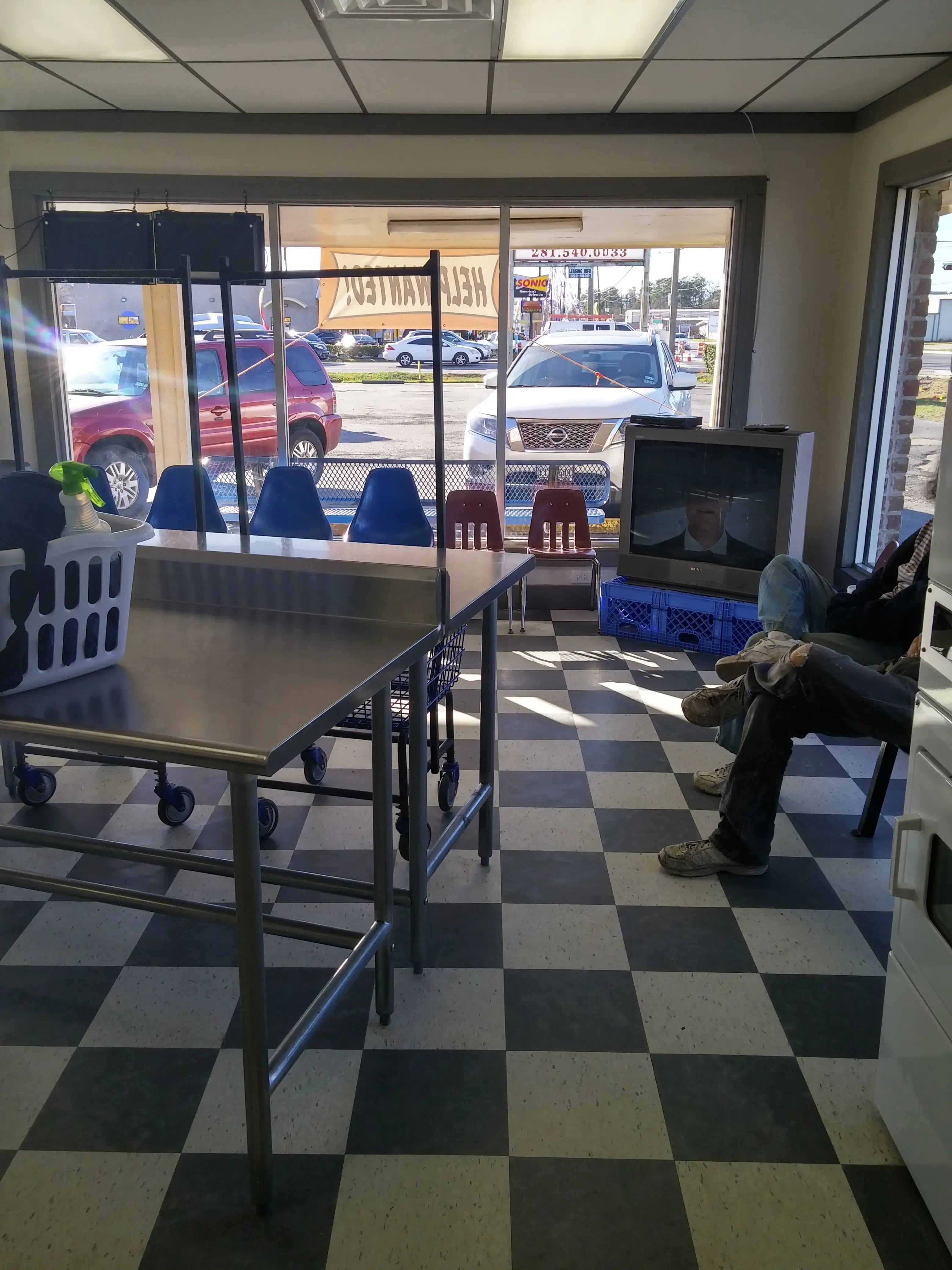 Mr. Clean Washateria & Laundromat - Image 6