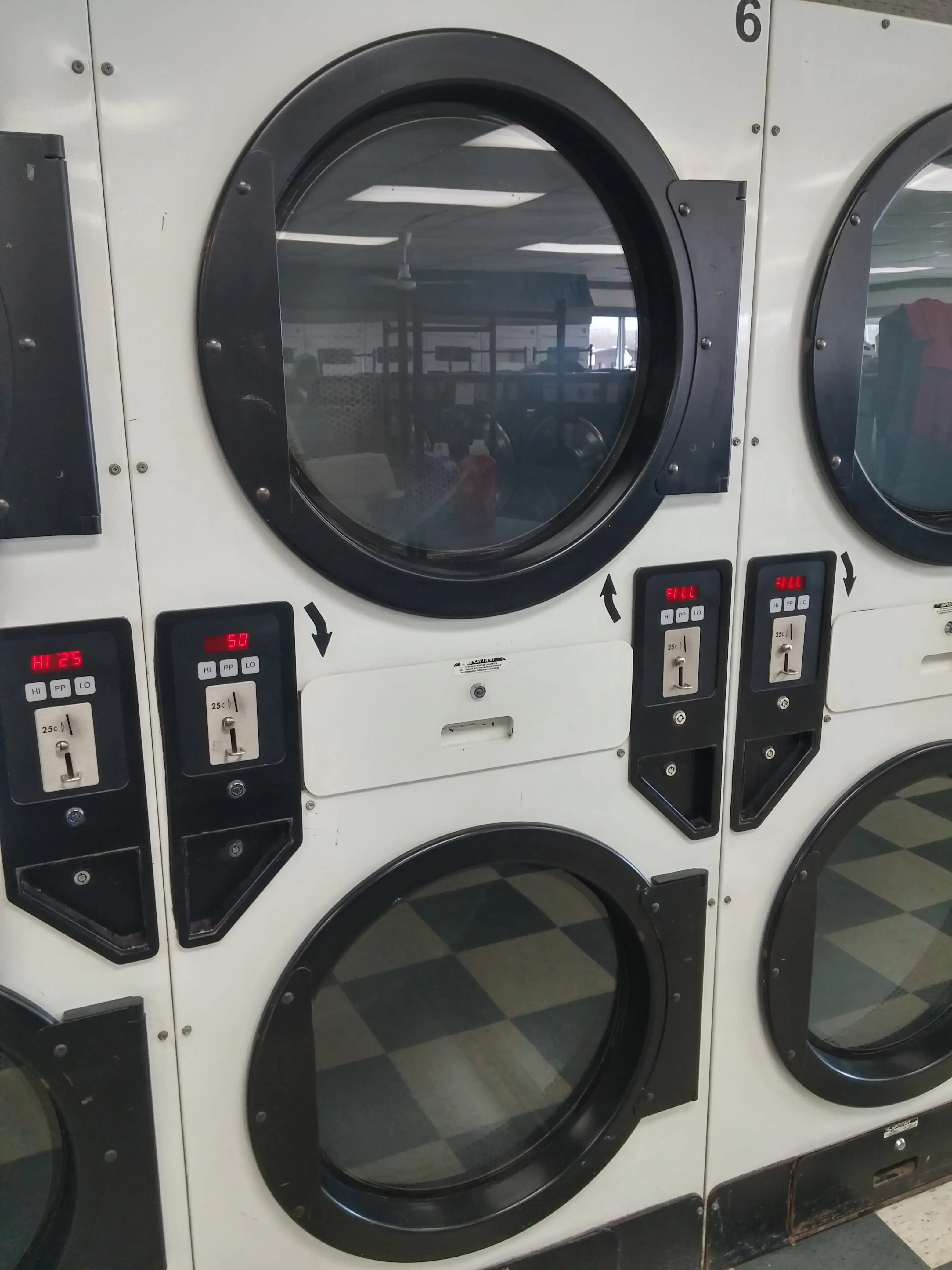 Mr. Clean Washateria & Laundromat thumbnail 8