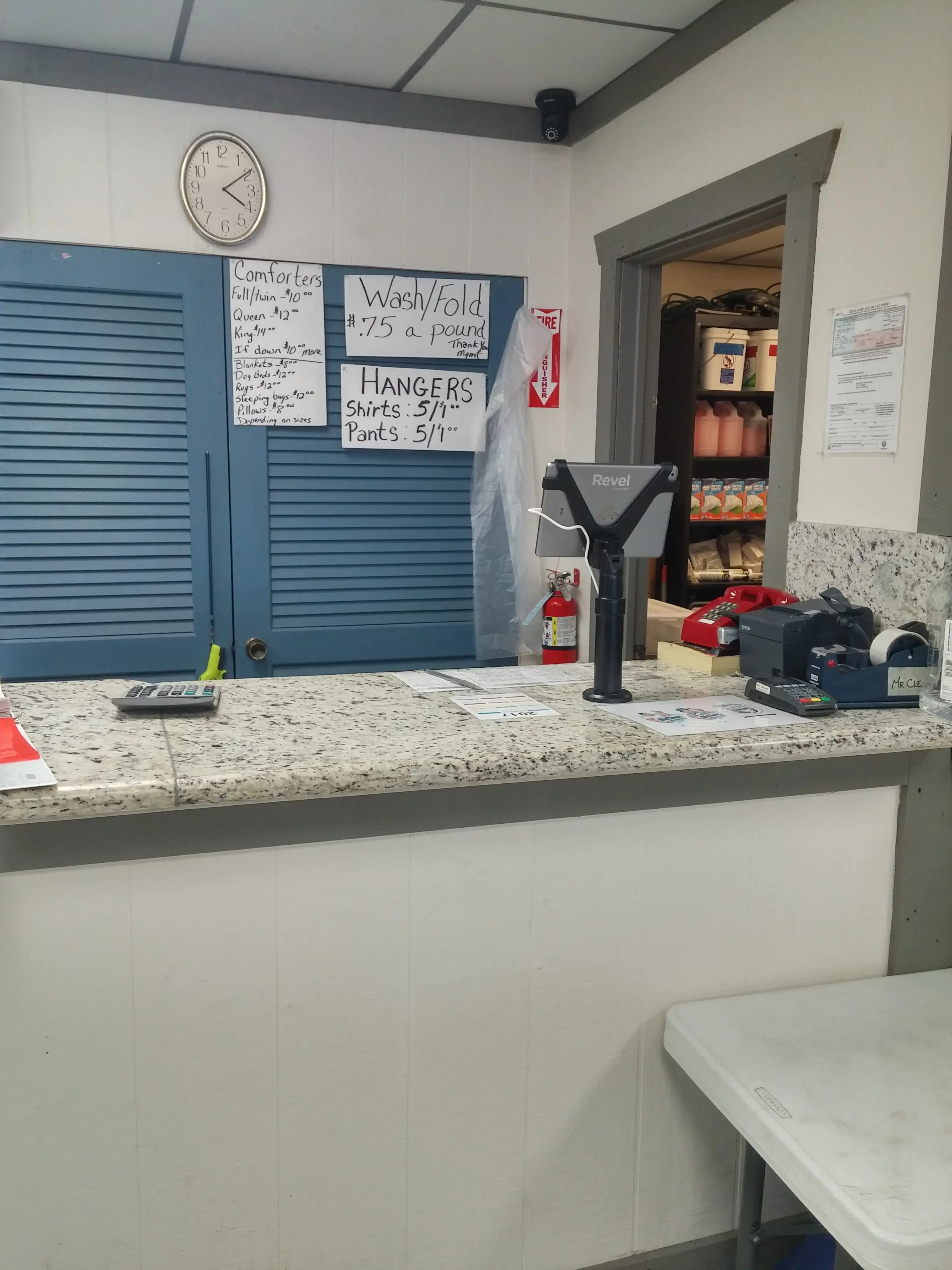 Mr. Clean Washateria & Laundromat thumbnail 13