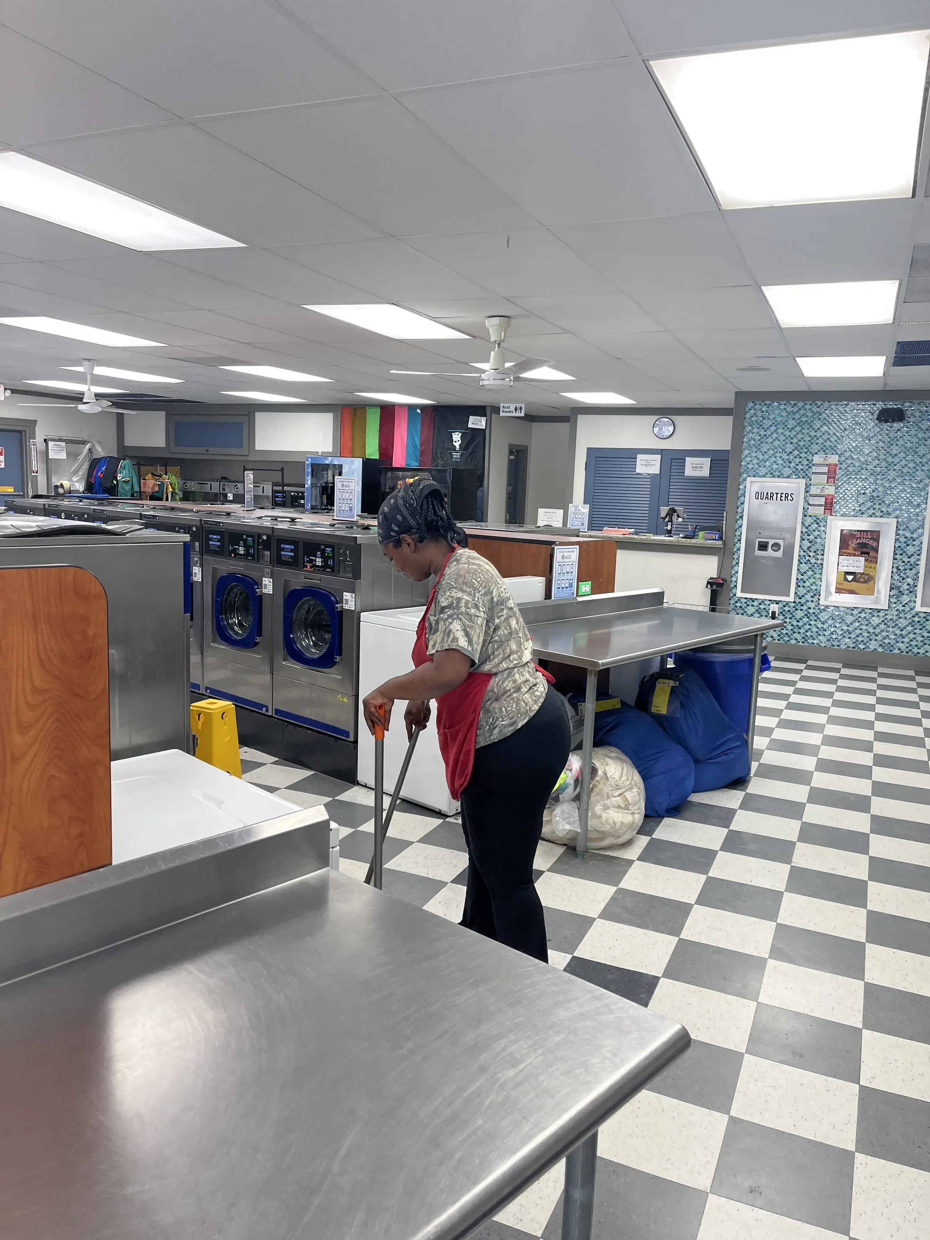 Mr. Clean Washateria & Laundromat thumbnail 2