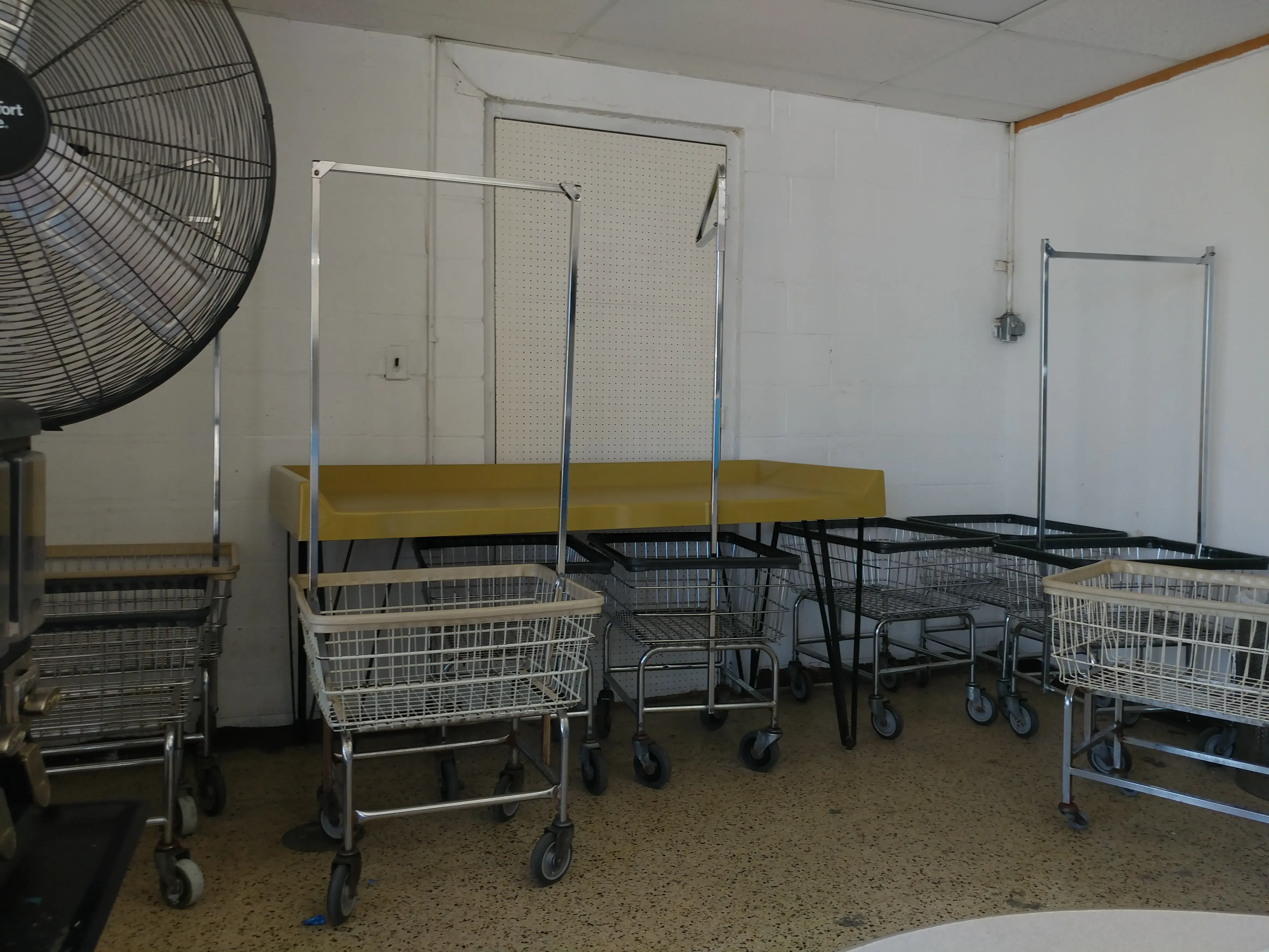 Mr. Duds Laundromat - Image 6