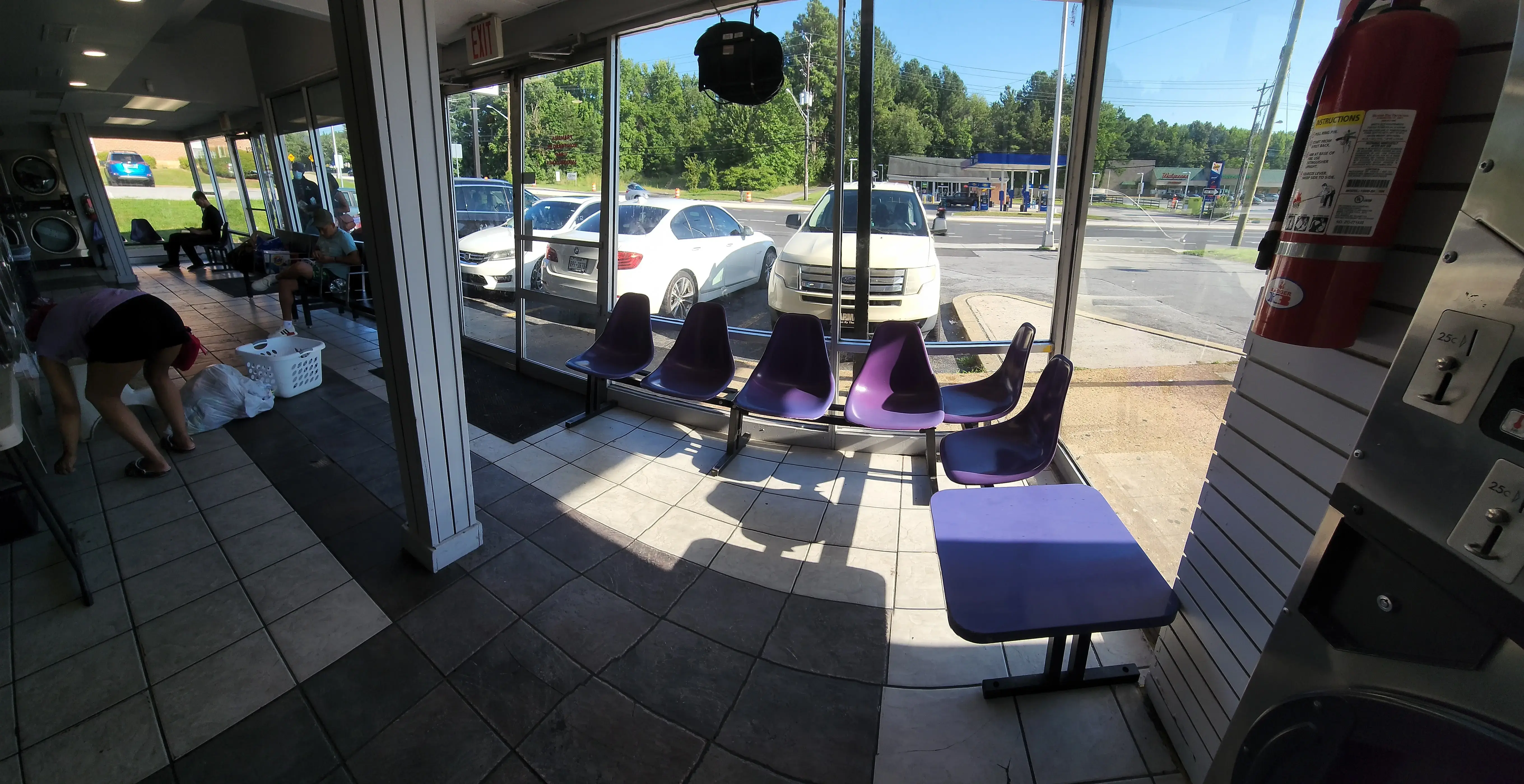 Mr Kleen Laundromat - Image 15