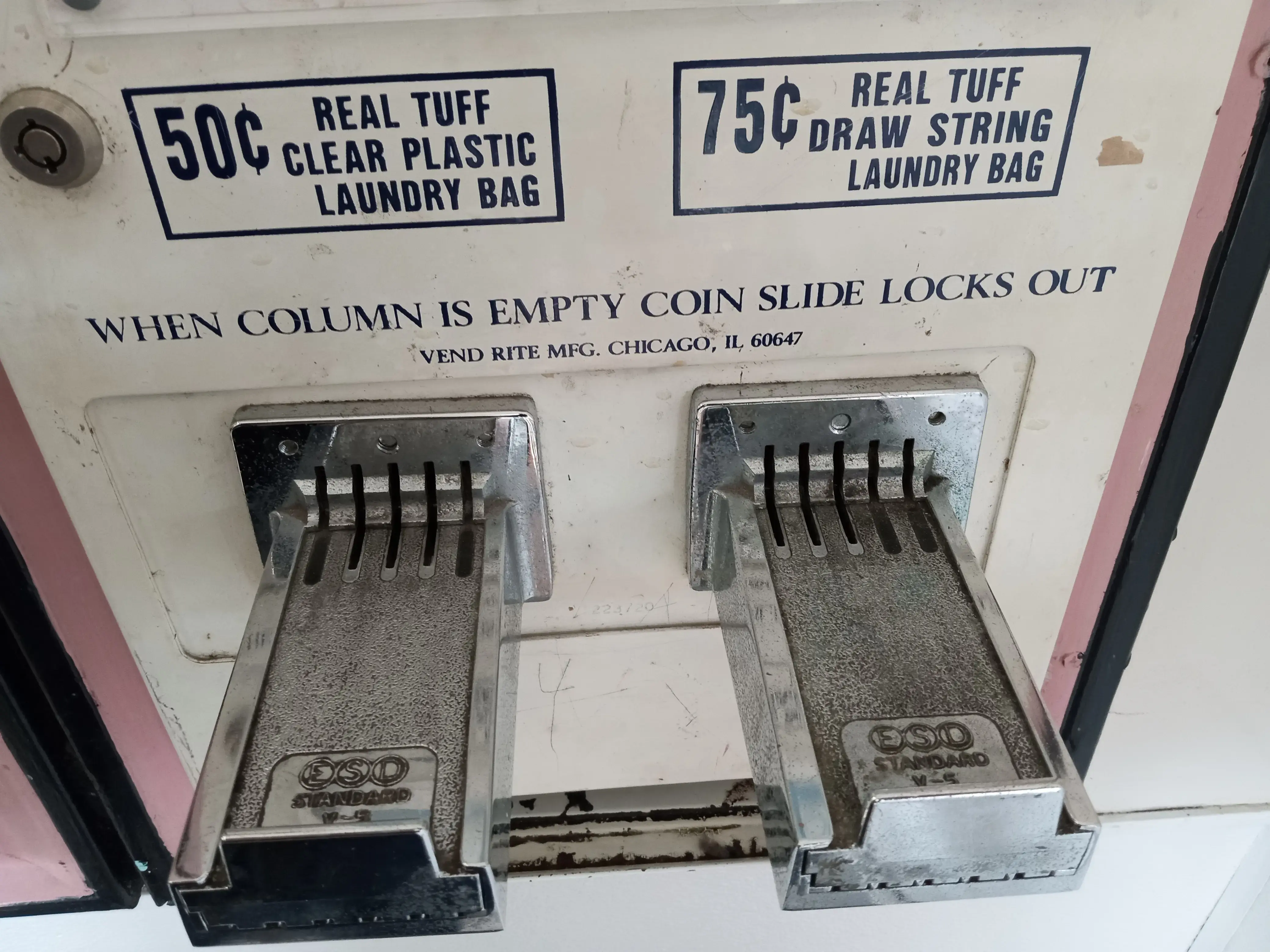 Mr. & Mrs. Bubbles Coin Laundry thumbnail 6