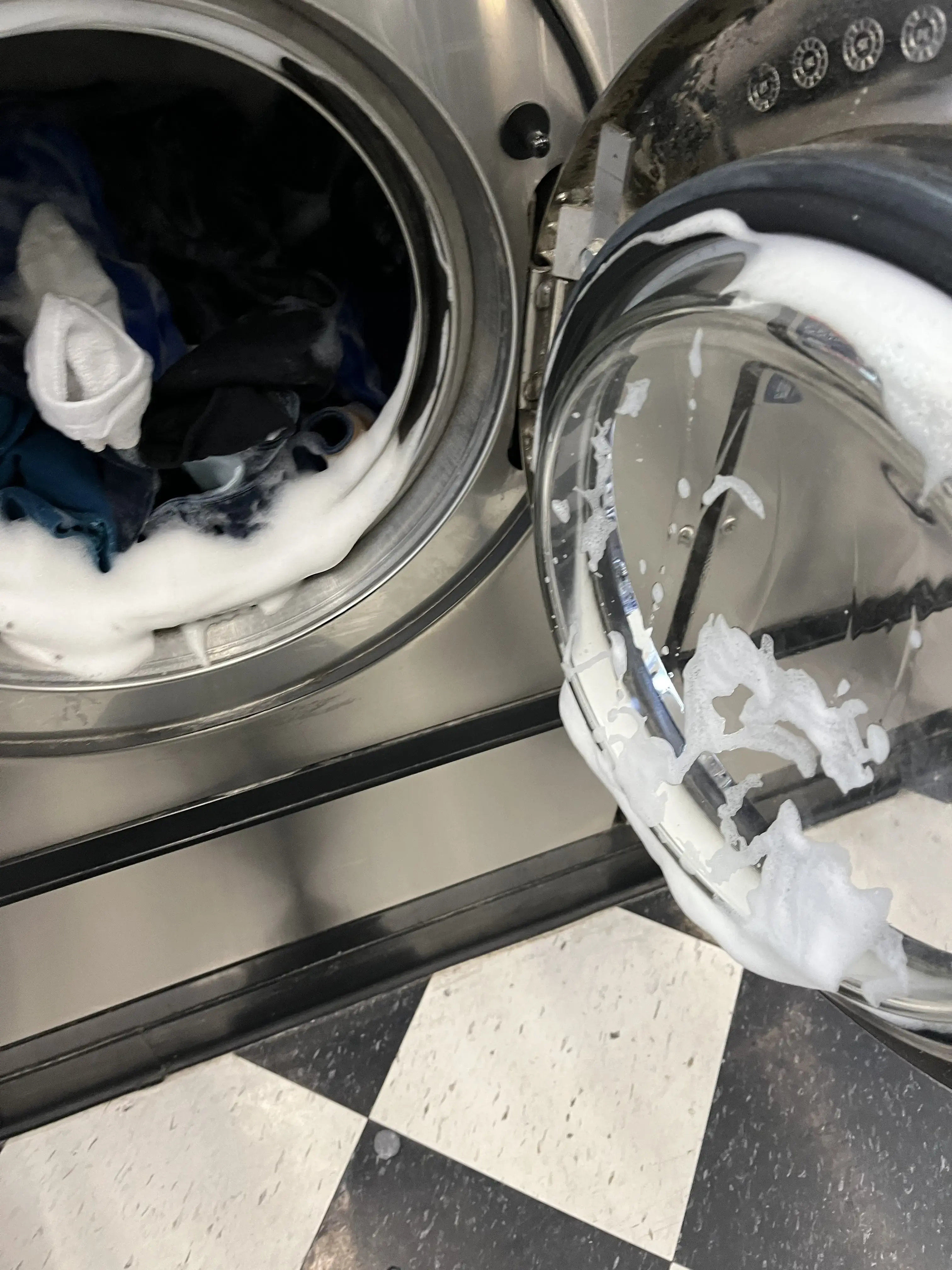 Mr & Ms Bubbles Coin Laundries thumbnail 18