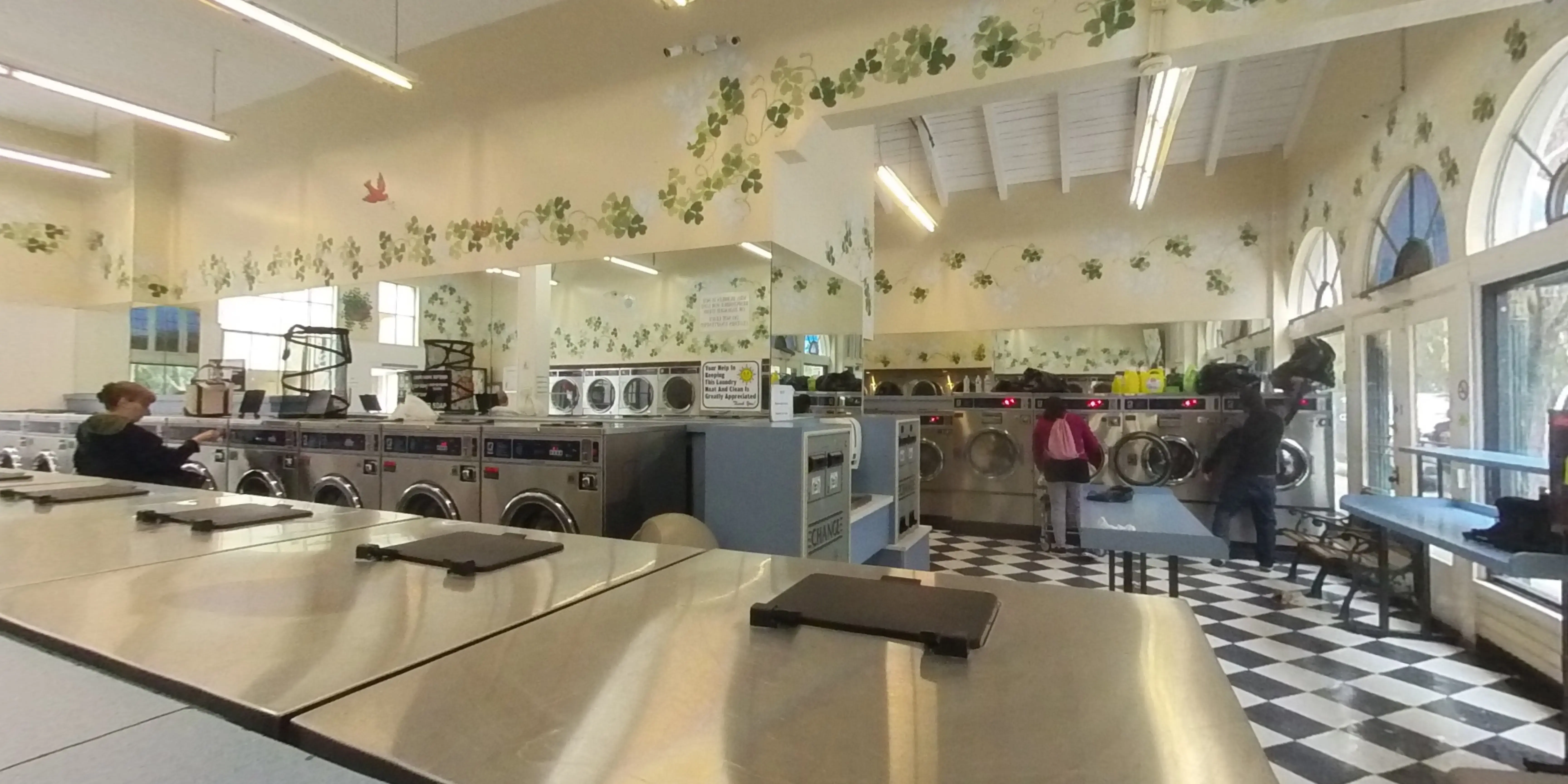 Mr & Ms Bubbles Coin Laundries thumbnail 13