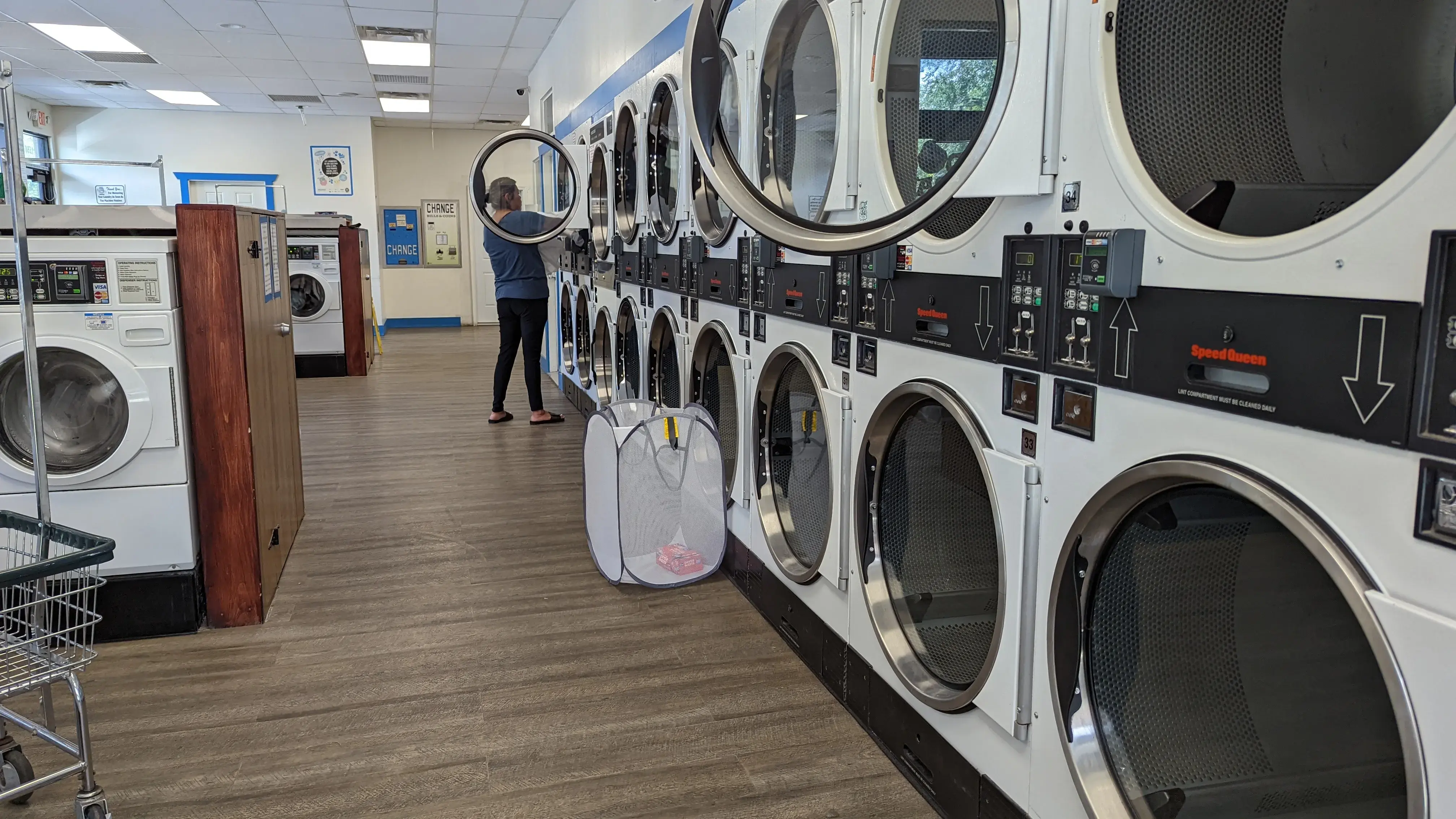 Mr. Sock's Laundromat & Pet Wash - Image 2