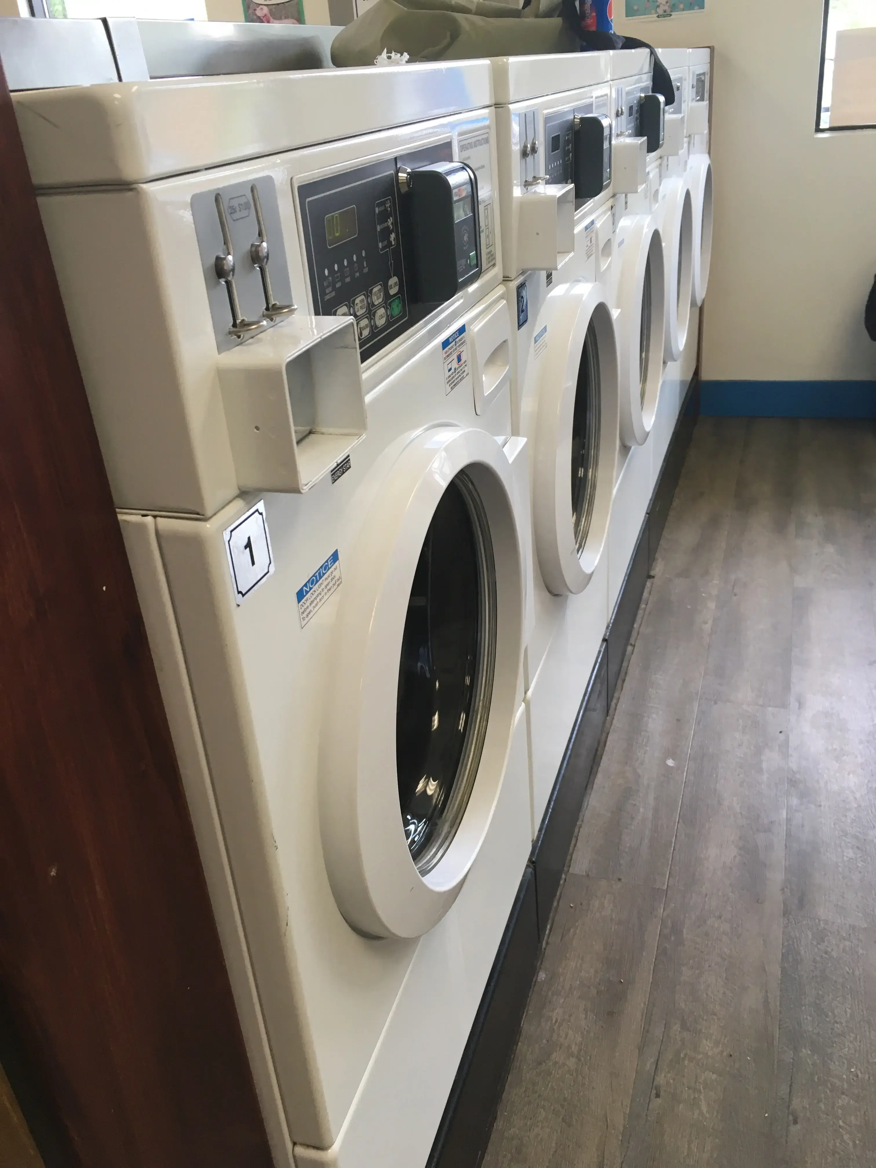 Mr. Sock's Laundromat & Pet Wash - Image 18
