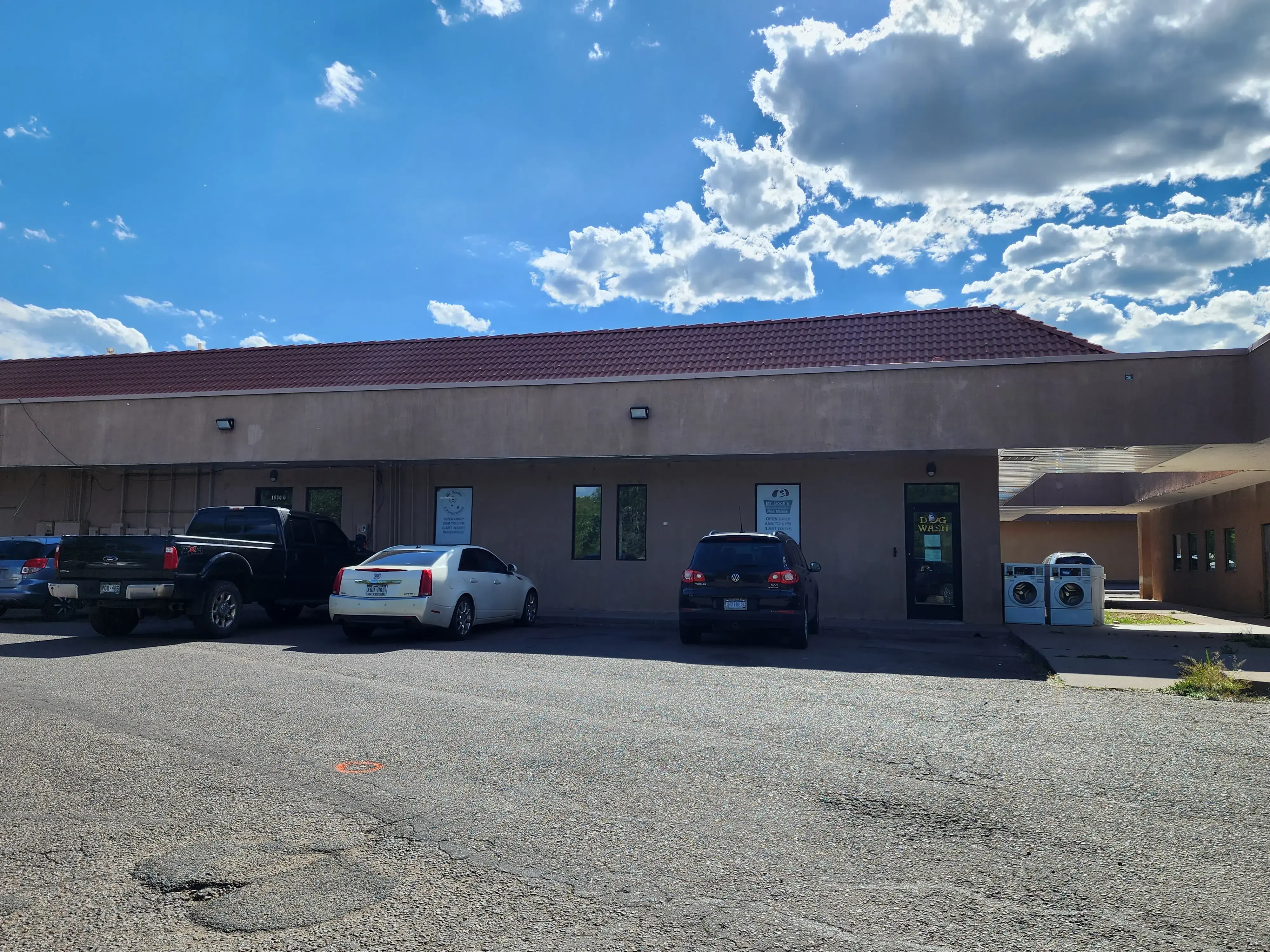 Mr. Sock's Laundromat & Pet Wash - Image 10