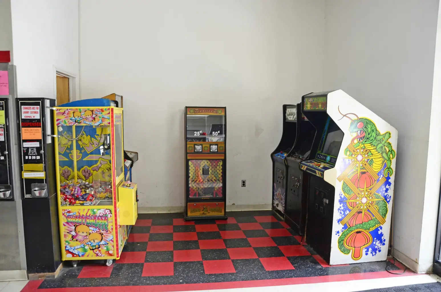 Mr. Stadium Coin Laundry - Image 5