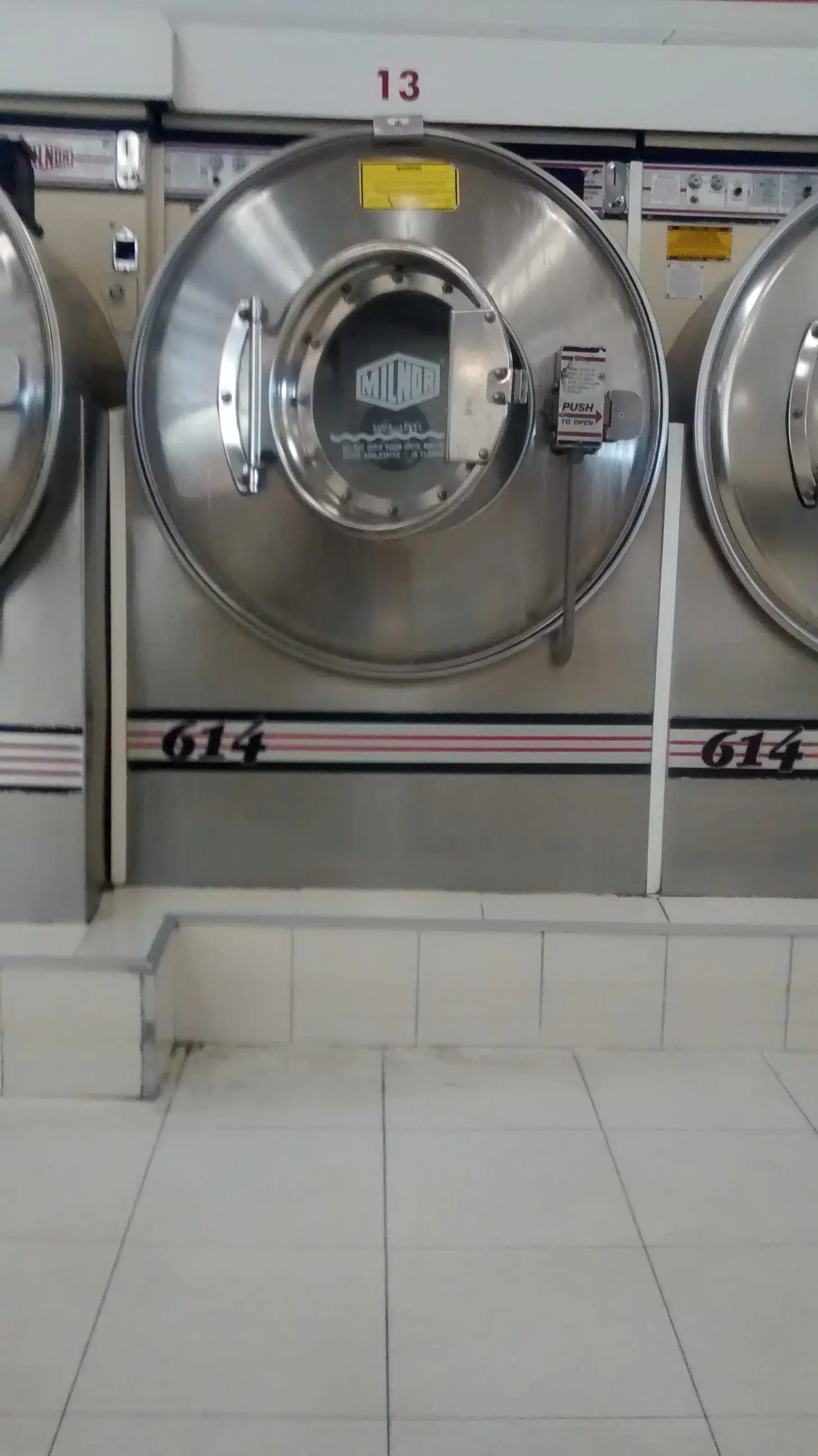 Mr. Stadium Coin Laundry thumbnail 13