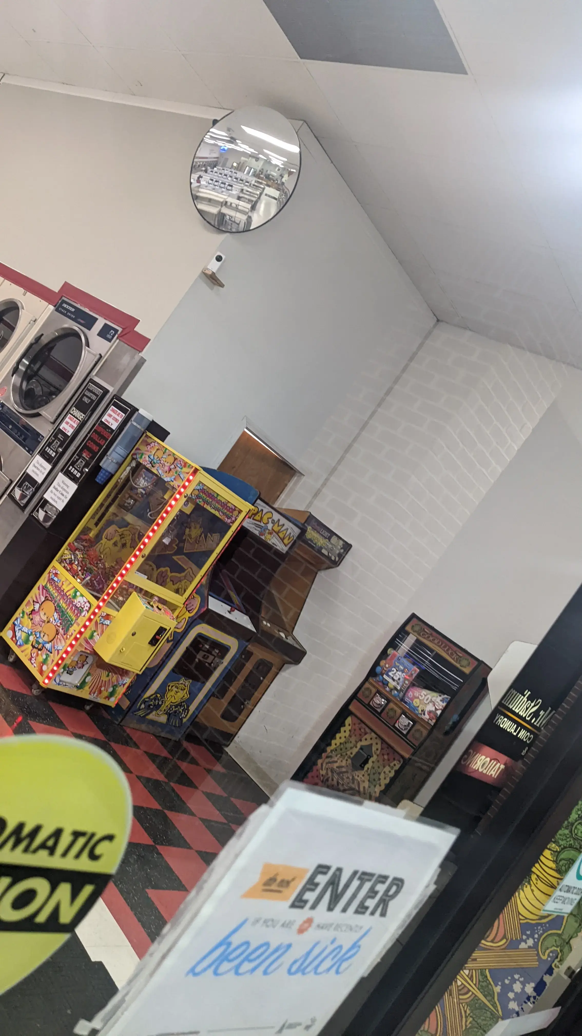 Mr. Stadium Coin Laundry - Image 20