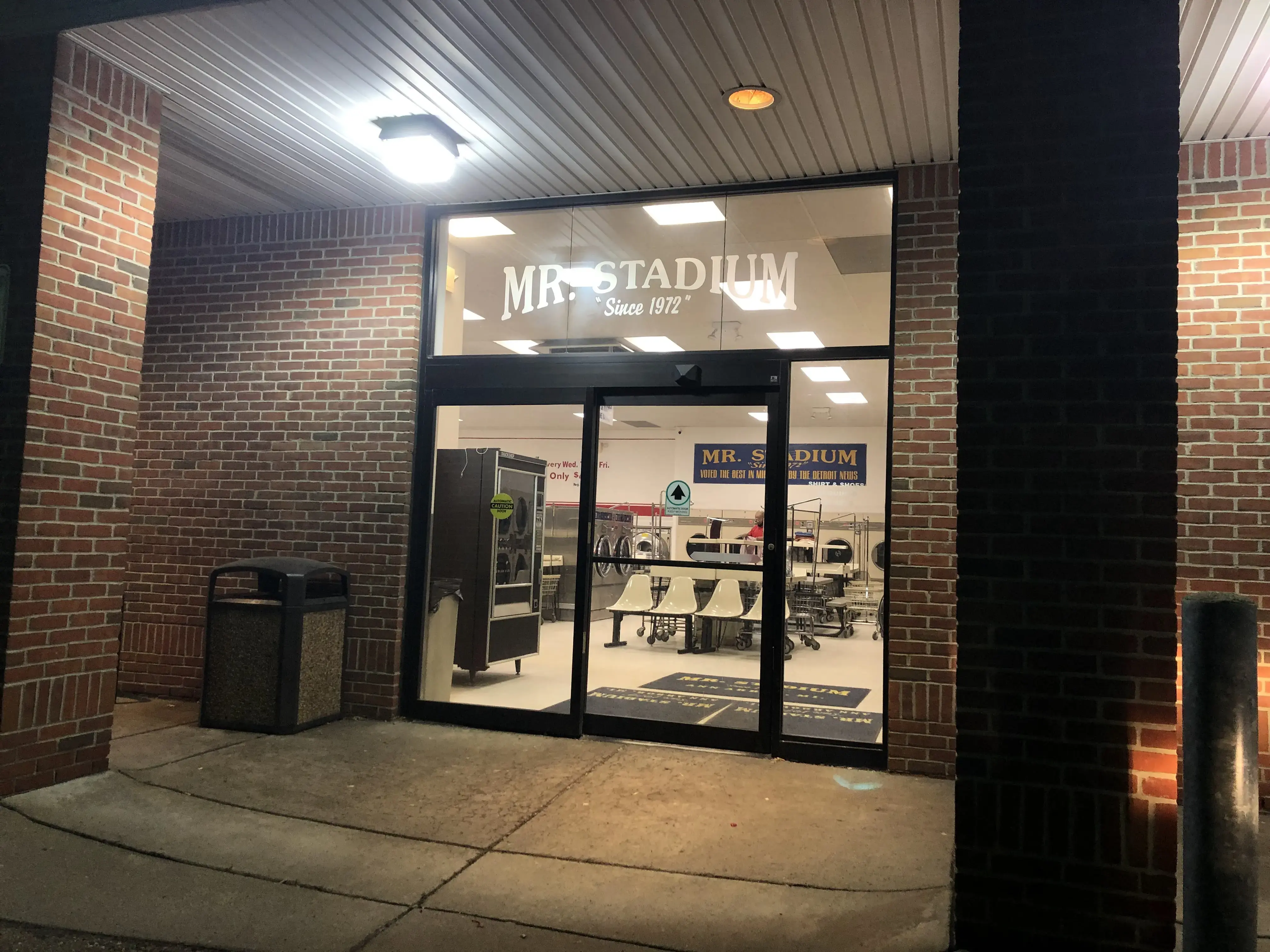 Mr. Stadium Coin Laundry - Image 15
