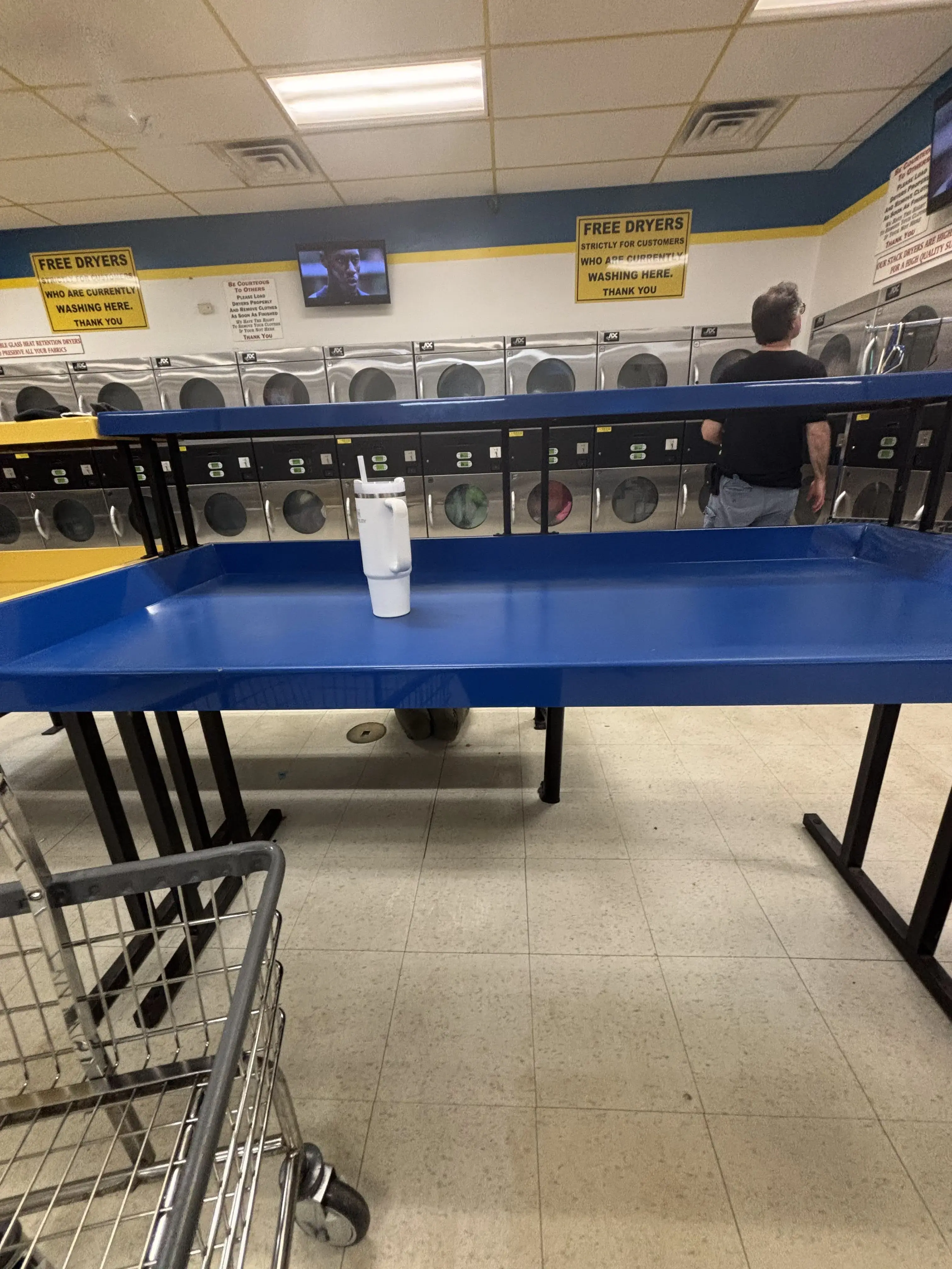 Mr. Suds Laundromat - Image 9