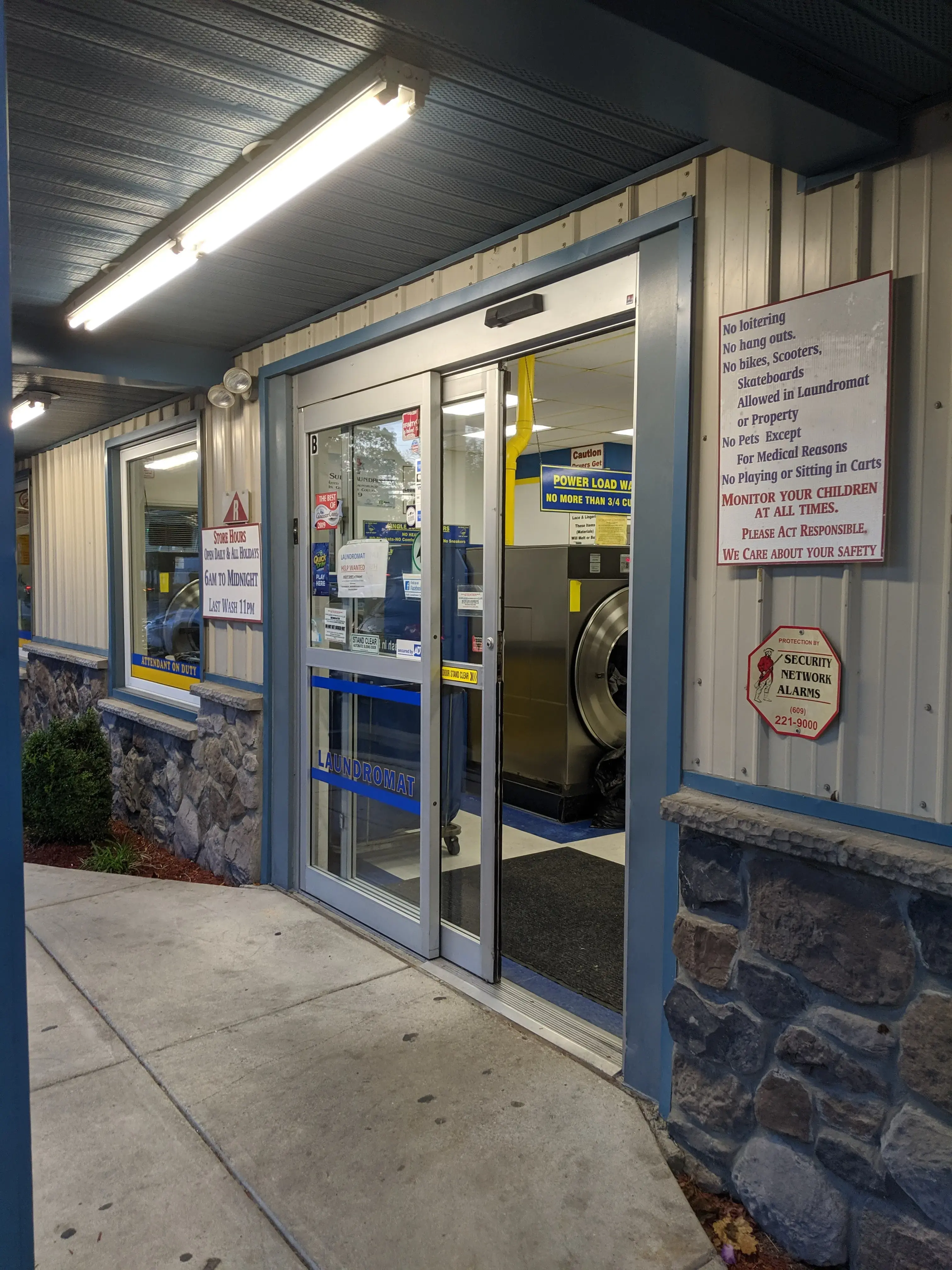 Mr. Suds Laundromat - Image 13