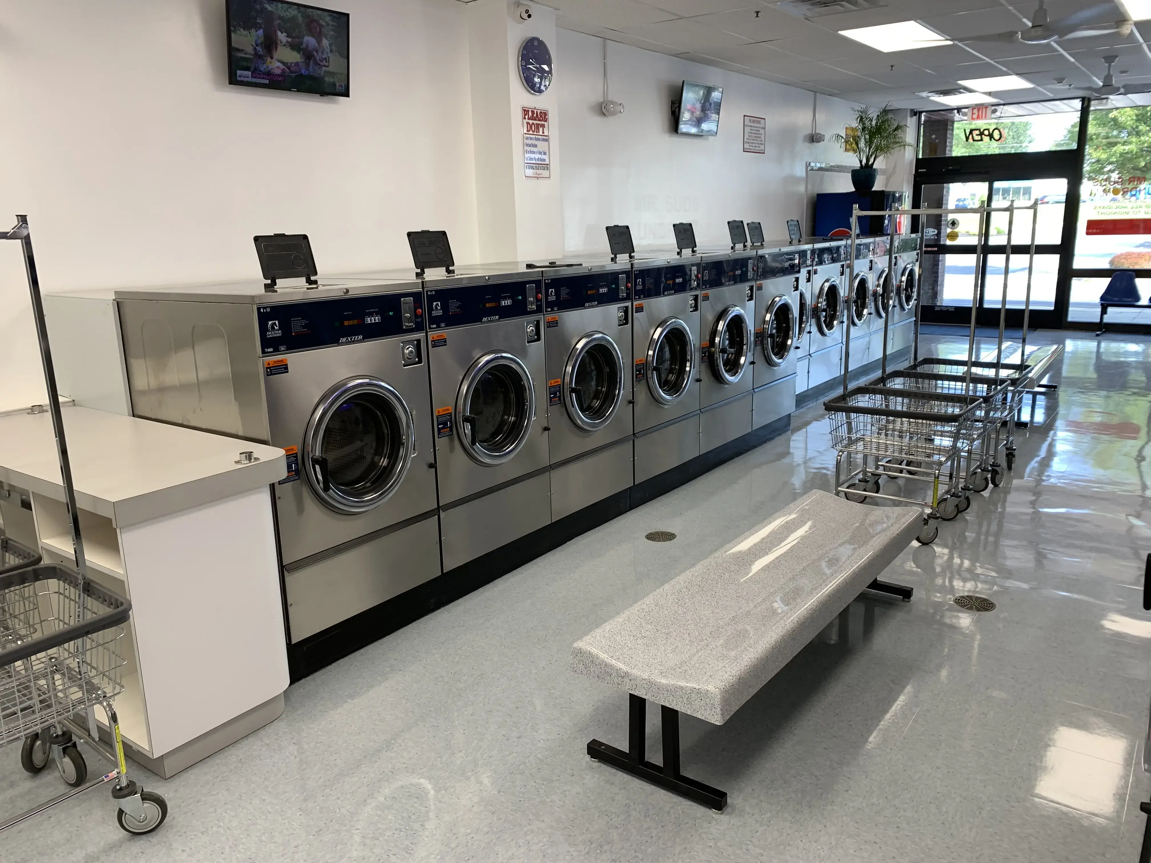 Mr Suds Laundromat thumbnail 19