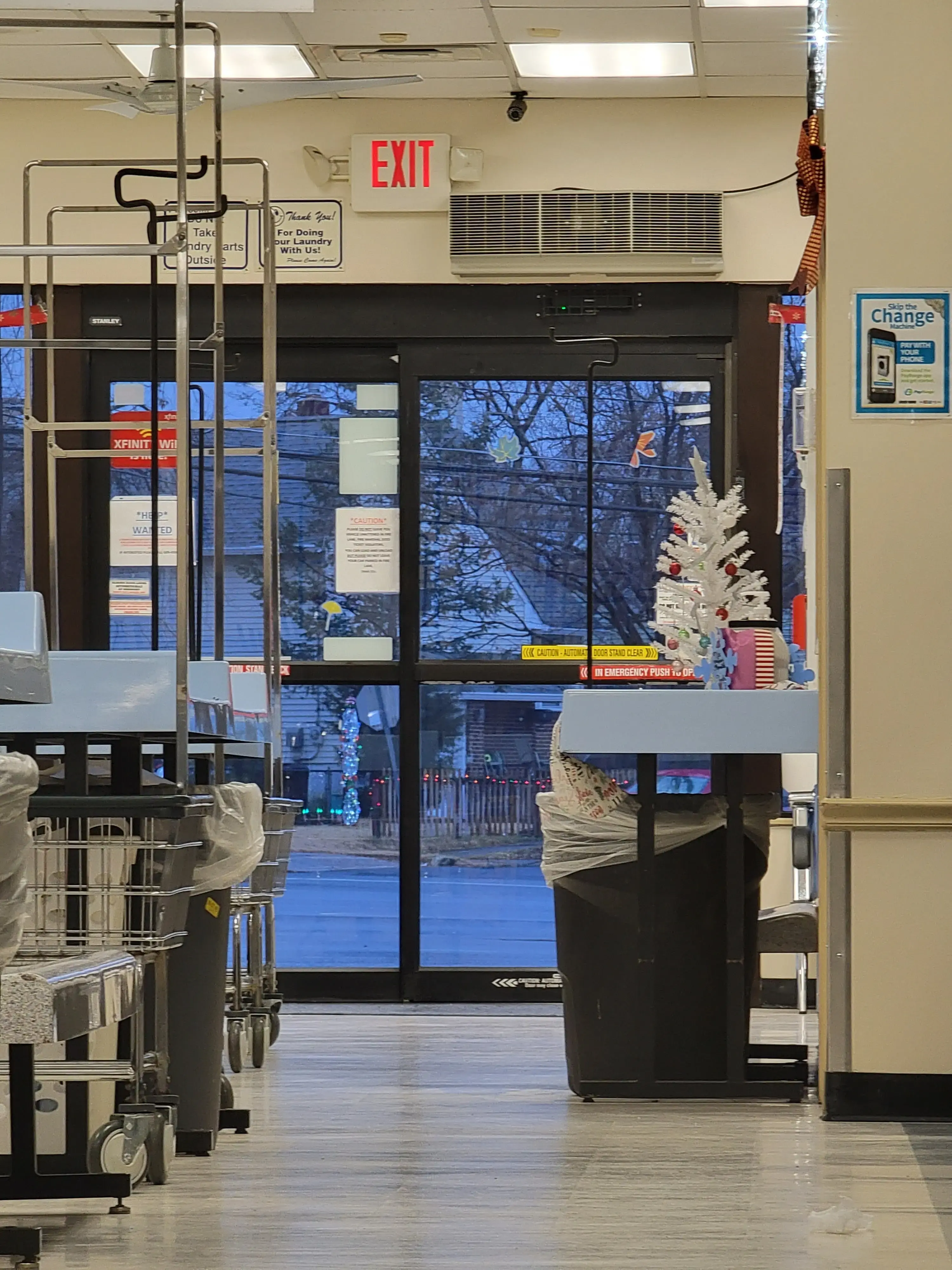 Mr. Suds Laundromat thumbnail 4