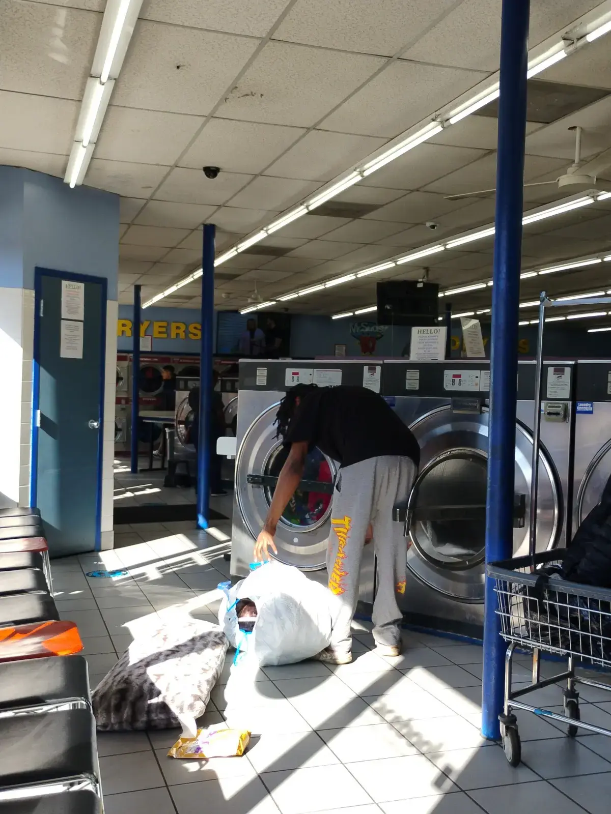 Mr. Sudsy Laundromat - Image 9