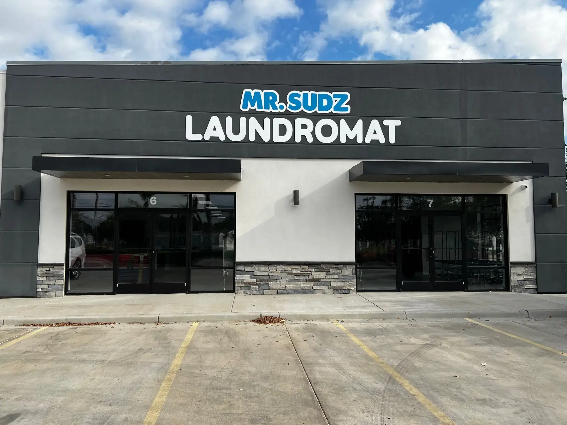 Mr. Sudz Laundromat thumbnail 6