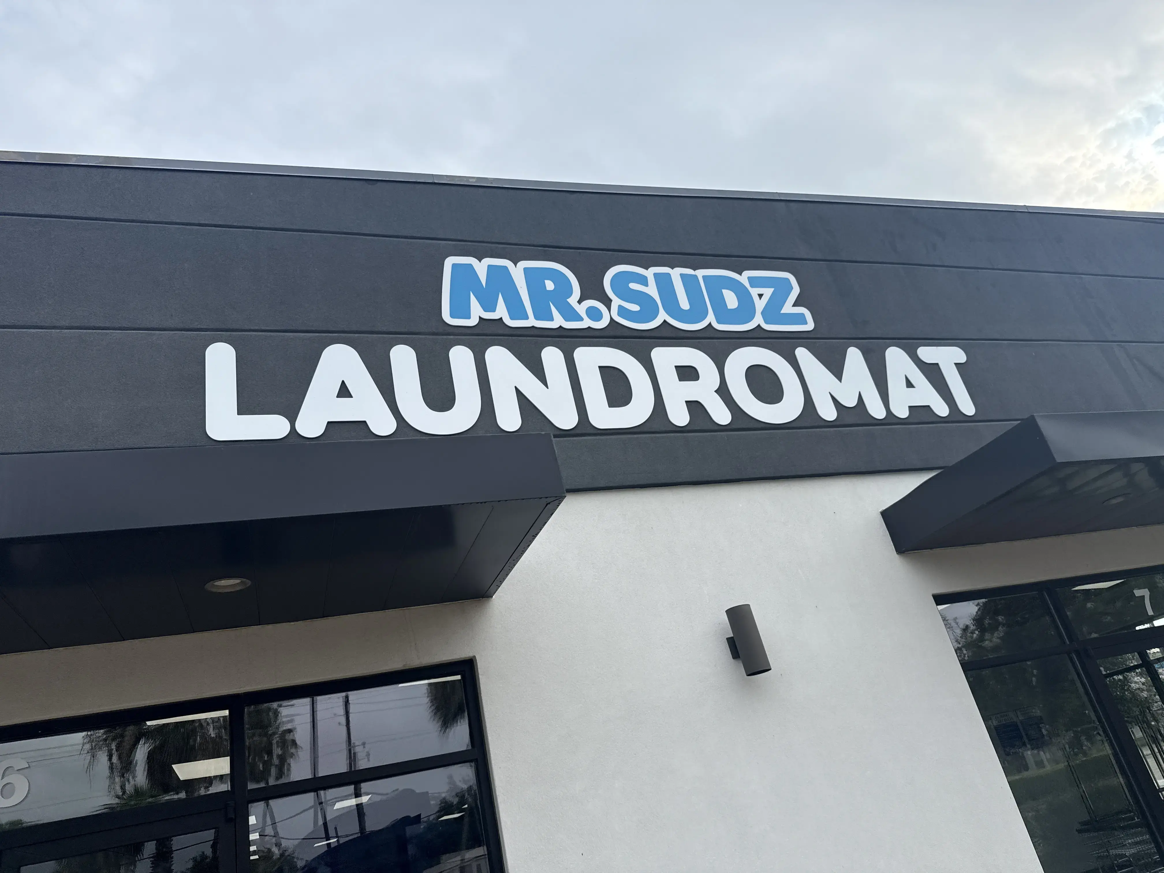 Mr. Sudz Laundromat thumbnail 5