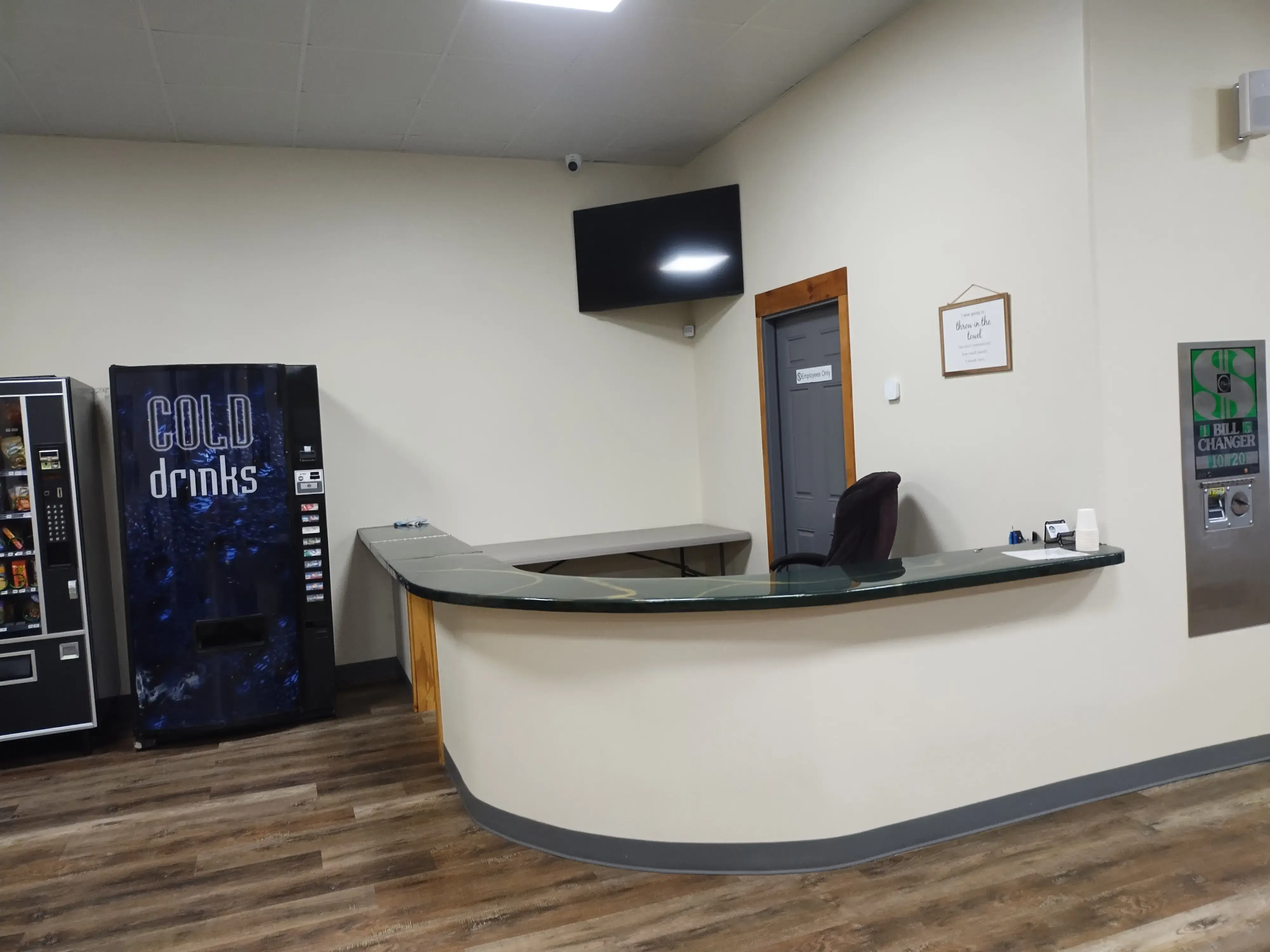 Mr. Washy's - Image 15