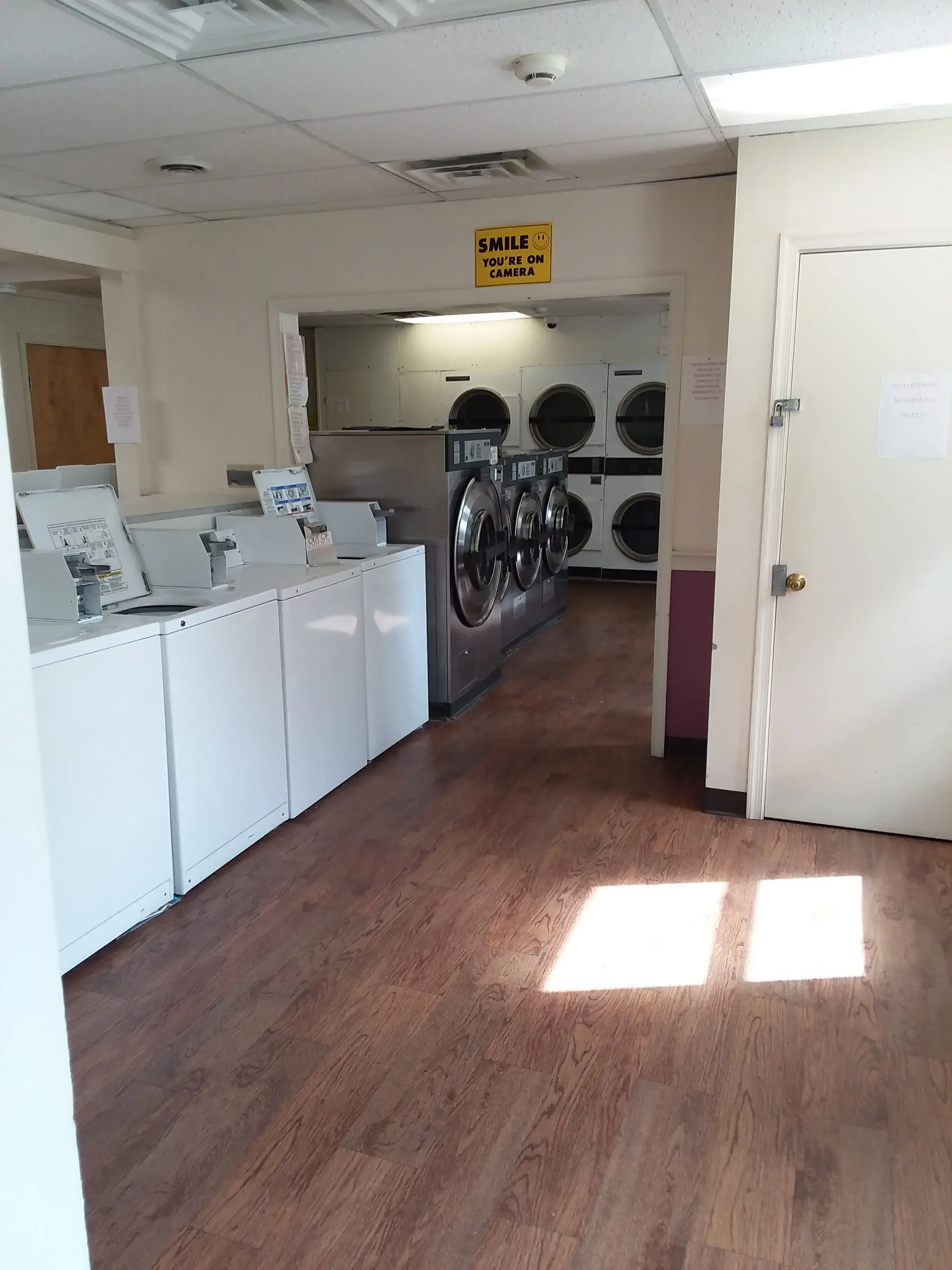 Mrs Bubbles Laundromat thumbnail 4