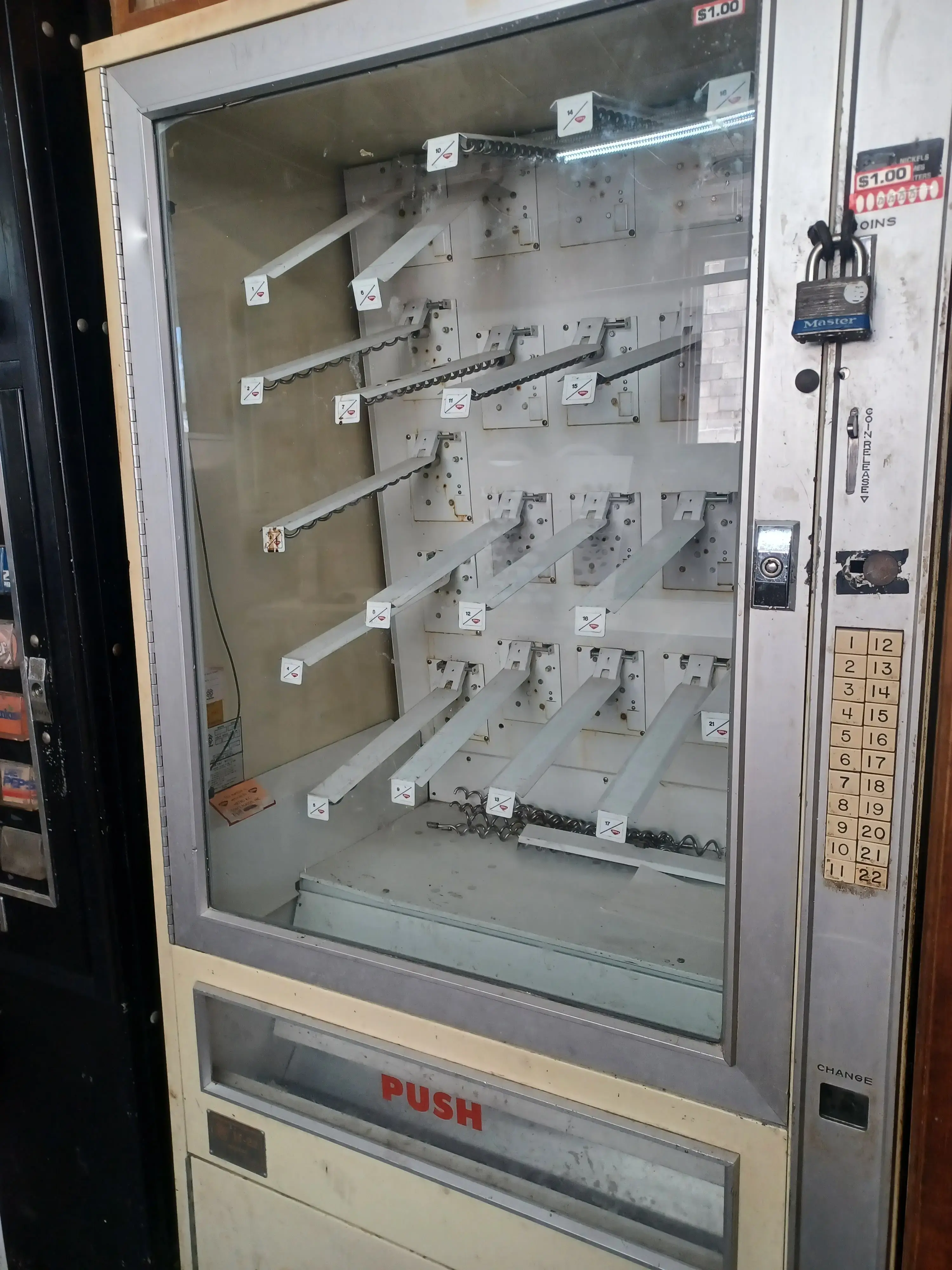 Mrs Kleen Coin Laundry - Image 8
