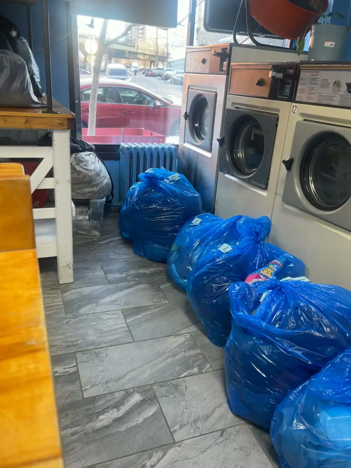 Ms. Babbling Bubbles Laundromat thumbnail 19