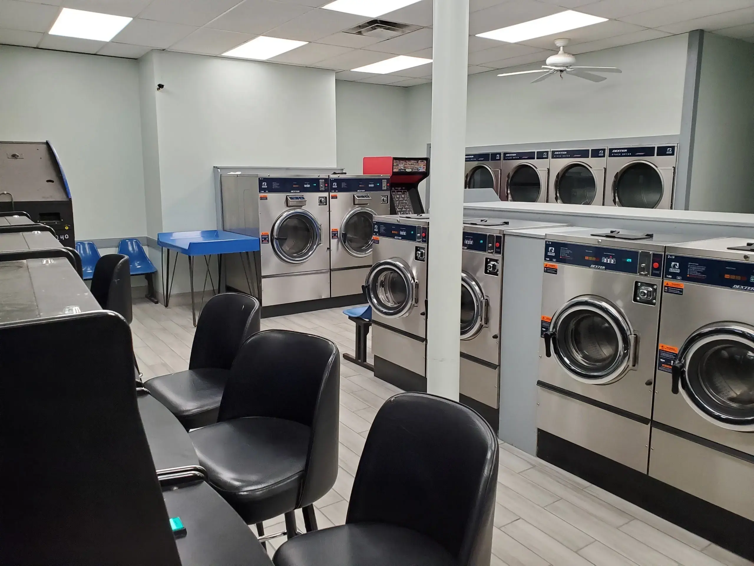 M&S Coin Laundry - Image 16