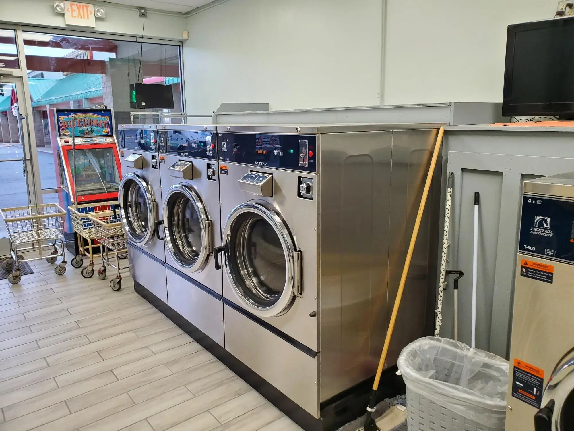 M&S Coin Laundry - Image 17
