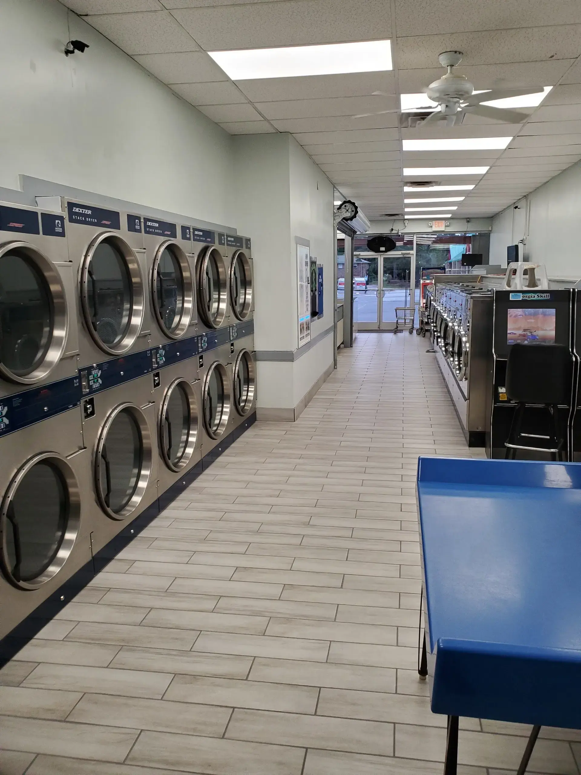 M&S Coin Laundry - Image 15