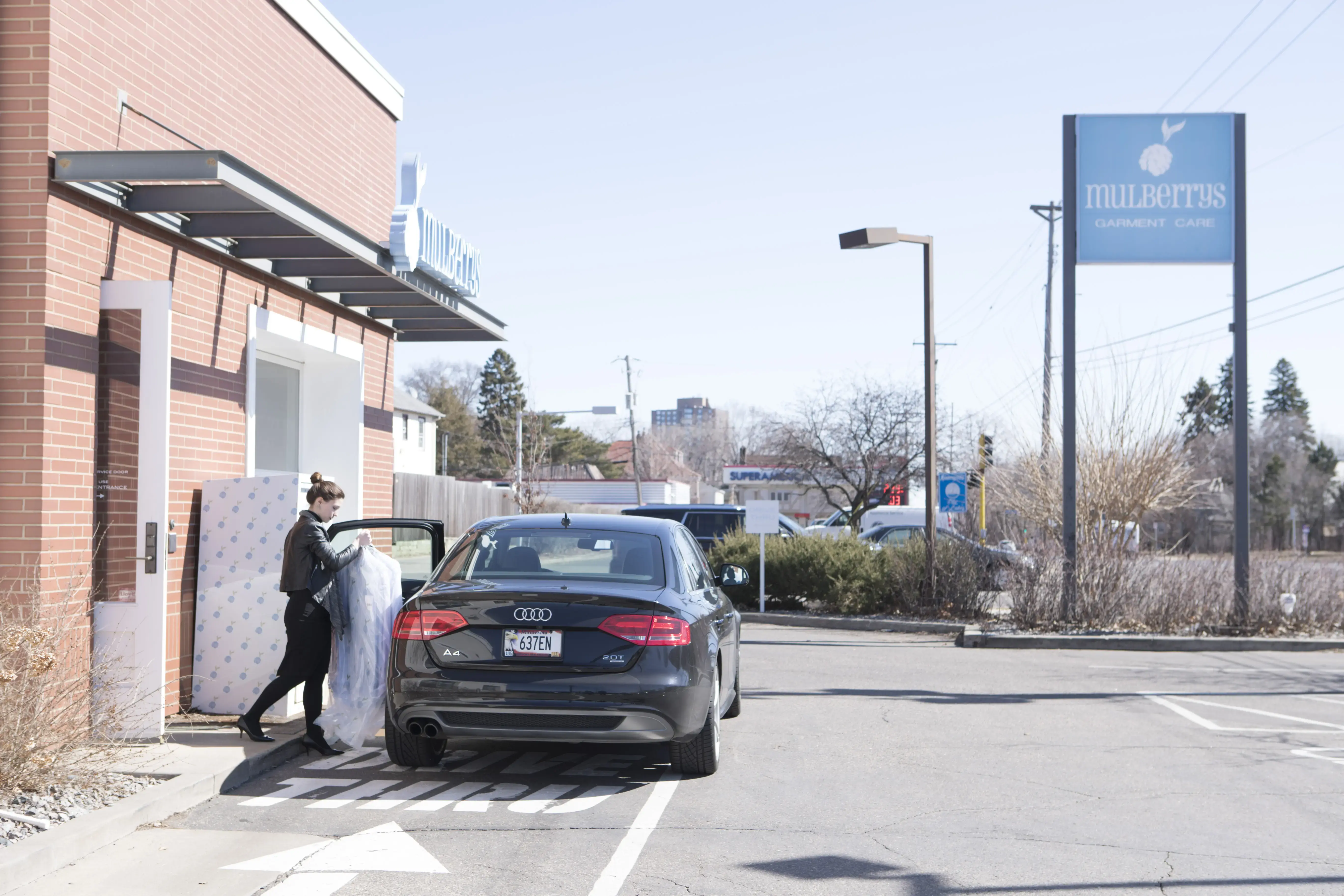 Mulberrys Dry Cleaners and Laundry thumbnail 19