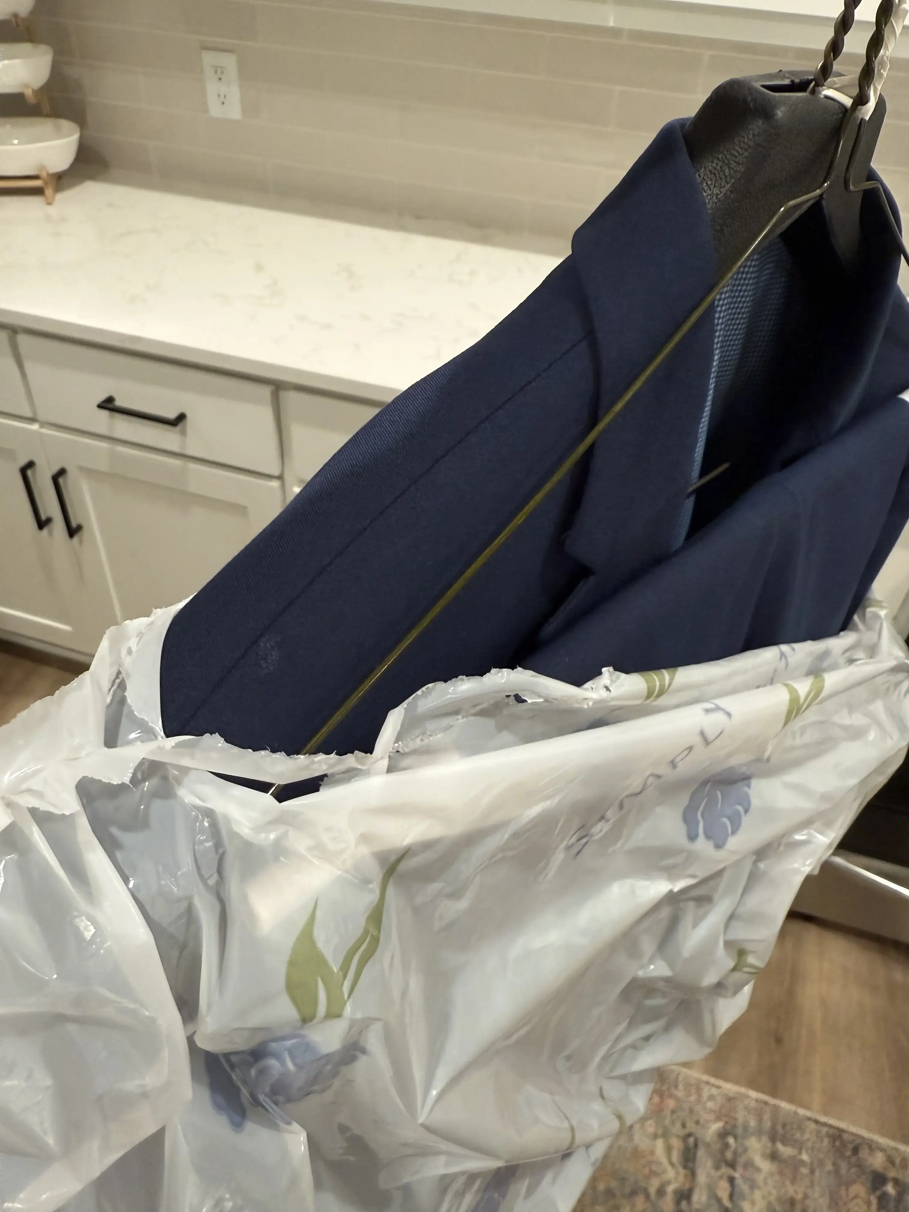 Mulberrys Dry Cleaners and Laundry thumbnail 12