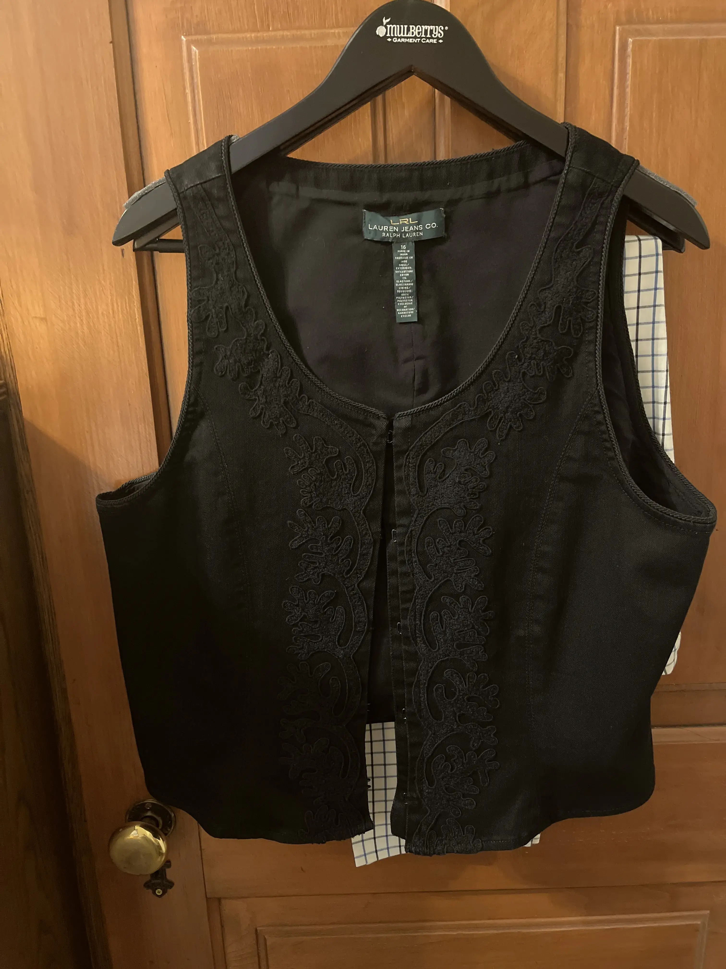 Mulberrys Dry Cleaners and Laundry - Image 10