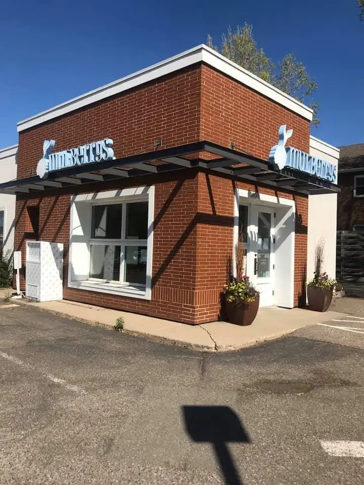 Mulberrys Dry Cleaners and Laundry thumbnail 12