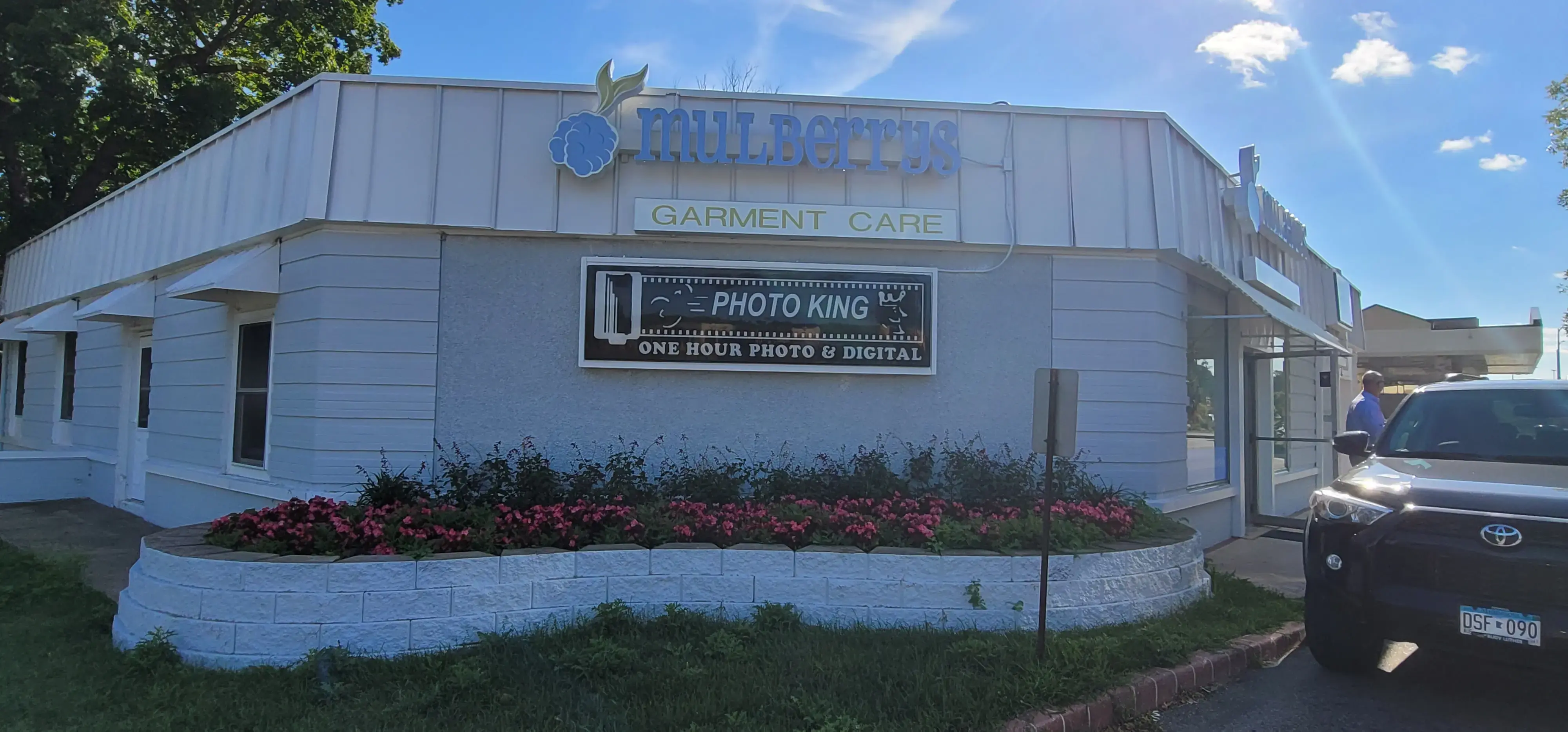 Mulberrys Dry Cleaners and Laundry thumbnail 15