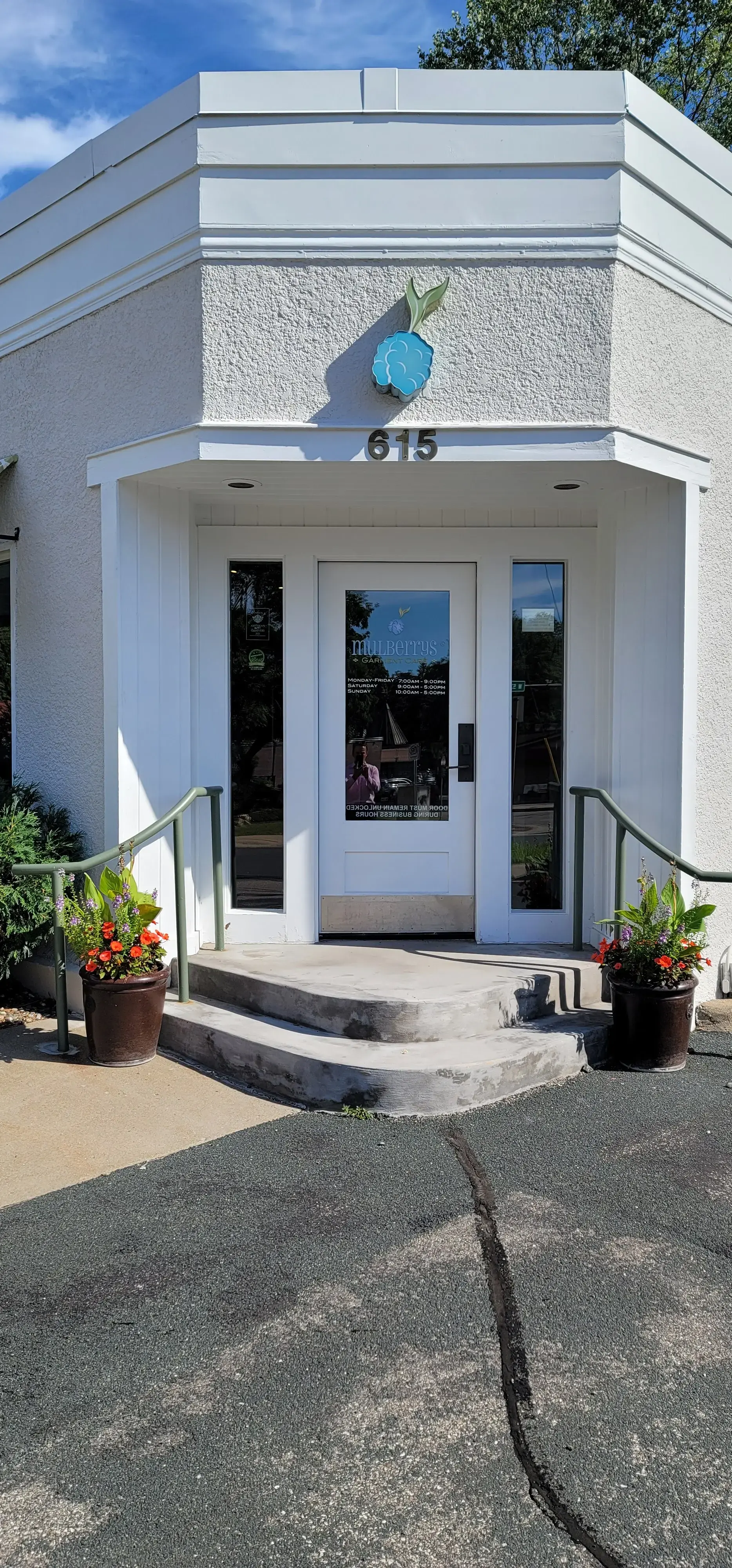 Mulberrys: Minneapolis Dry Cleaners & Laundry thumbnail 7