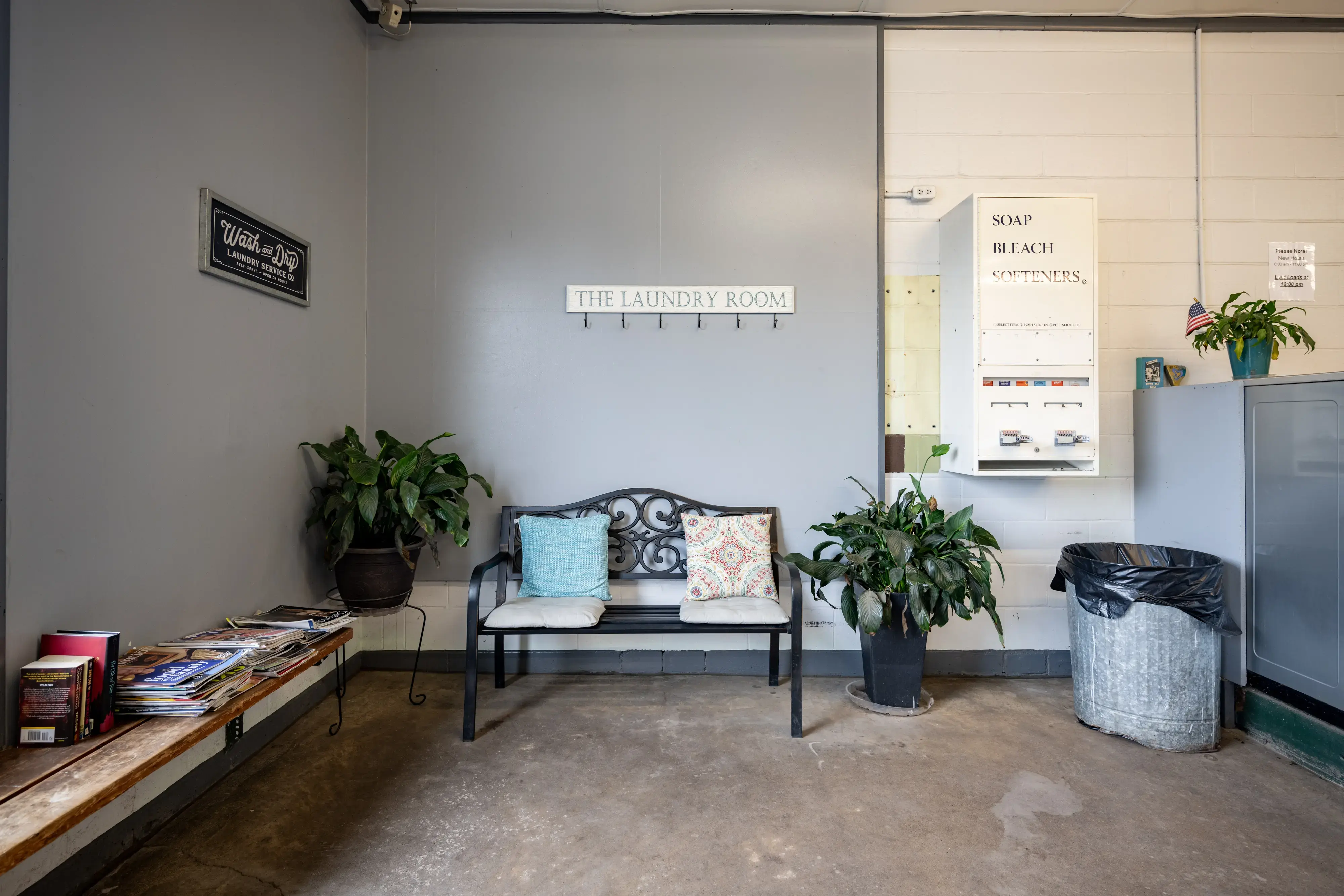Naples Laundromat - Image 9