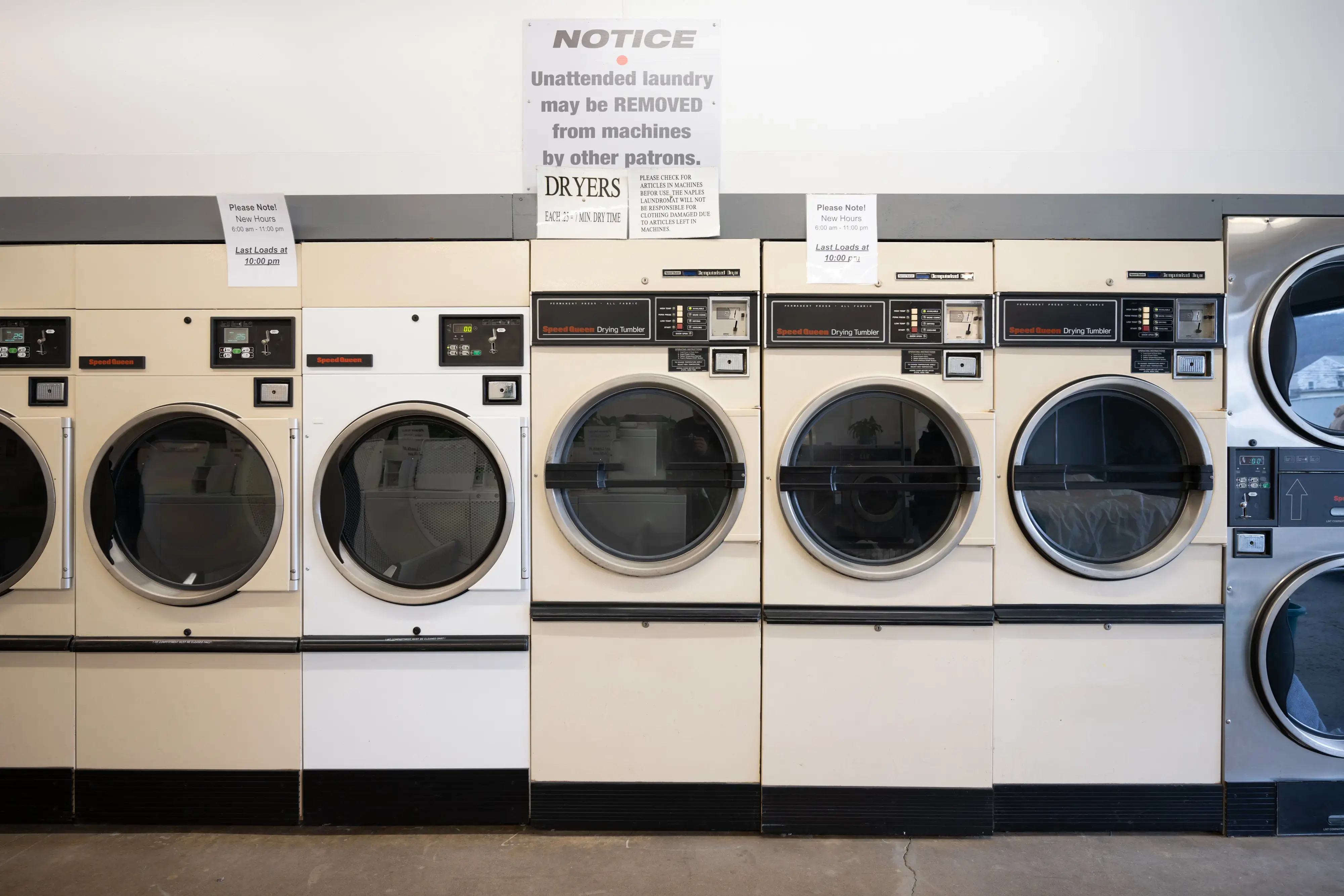 Naples Laundromat thumbnail 6