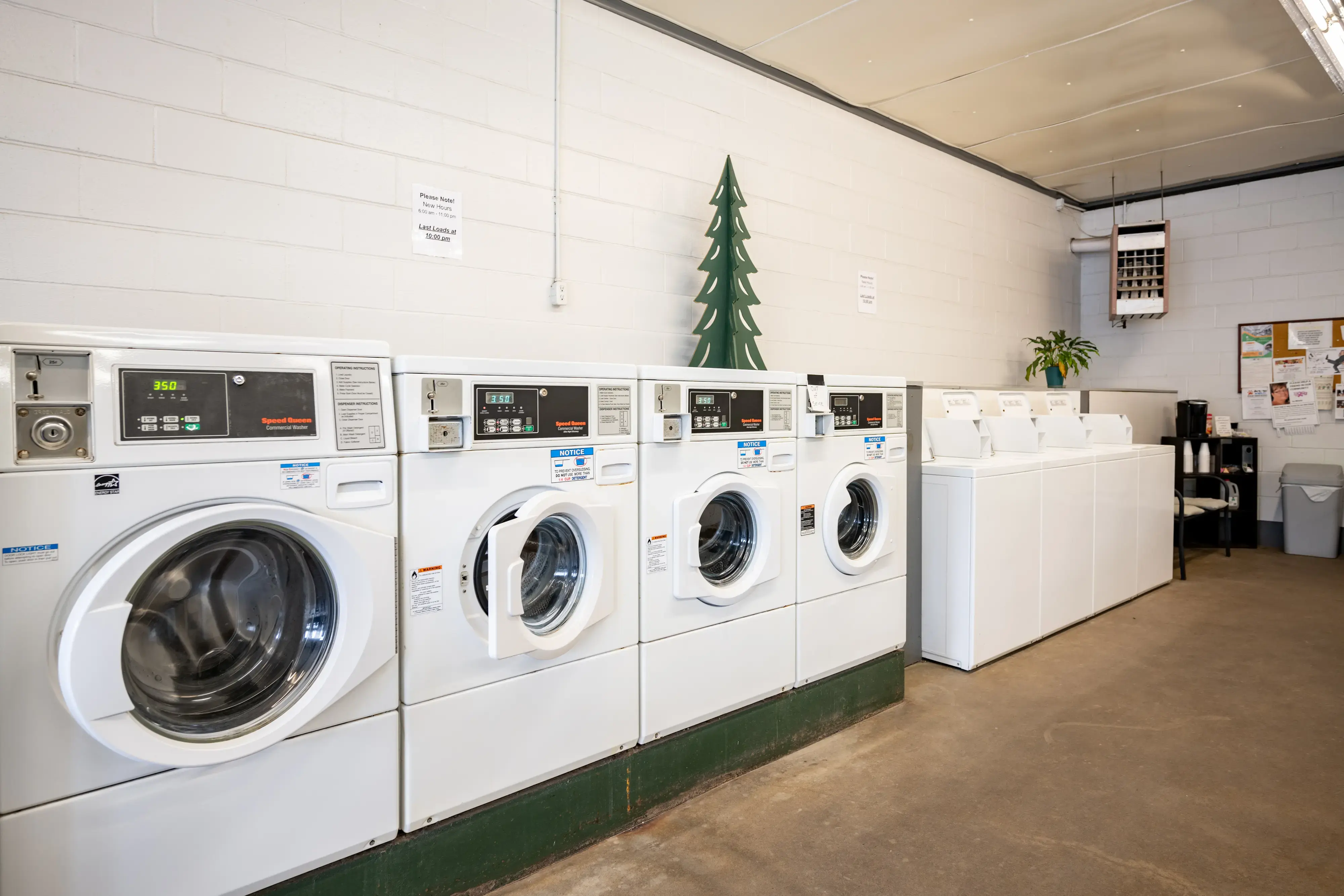 Naples Laundromat thumbnail 13
