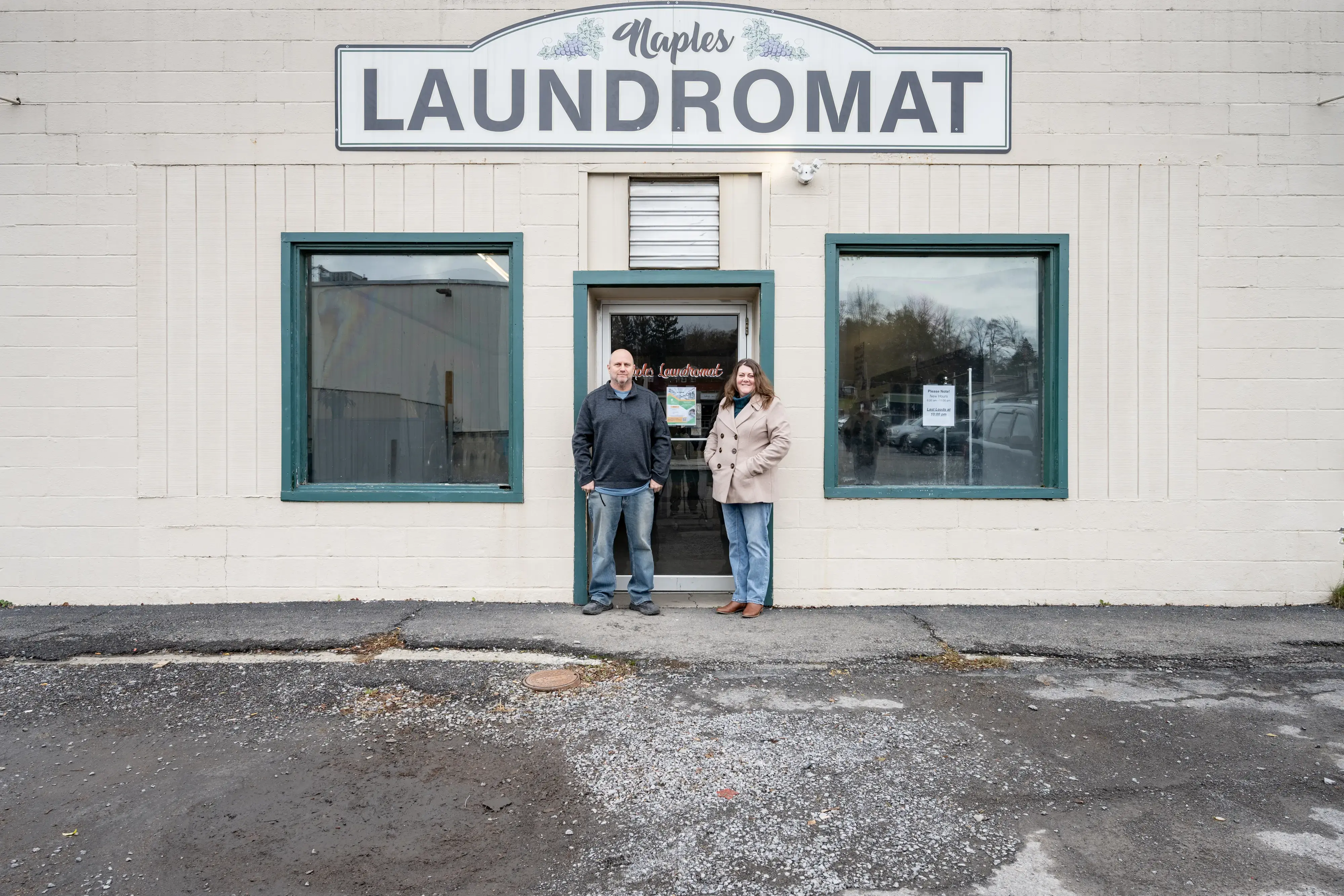 Naples Laundromat - Image 5