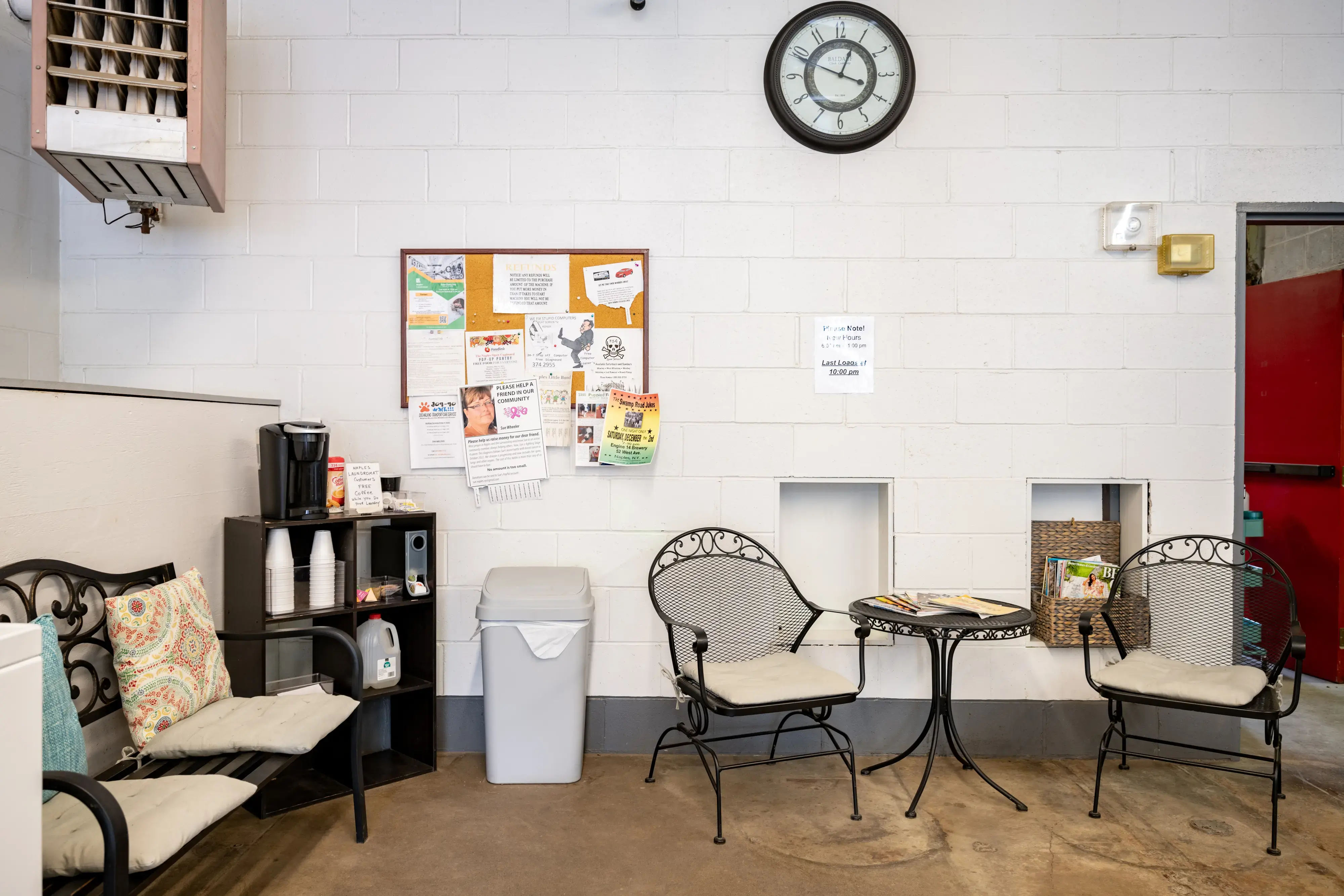 Naples Laundromat - Image 12