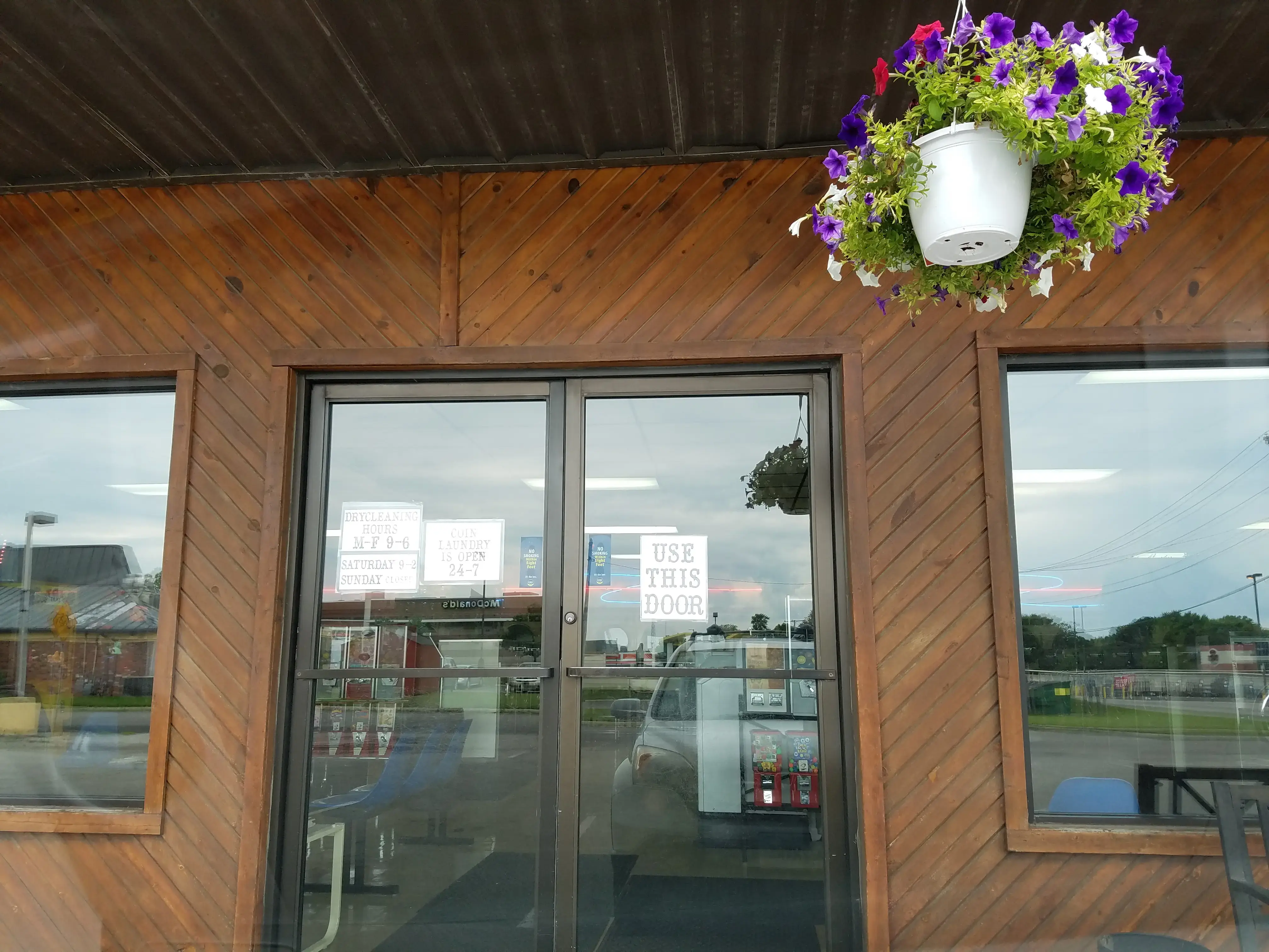 Nappanee Laundry Center & Dry Cleaning thumbnail 11