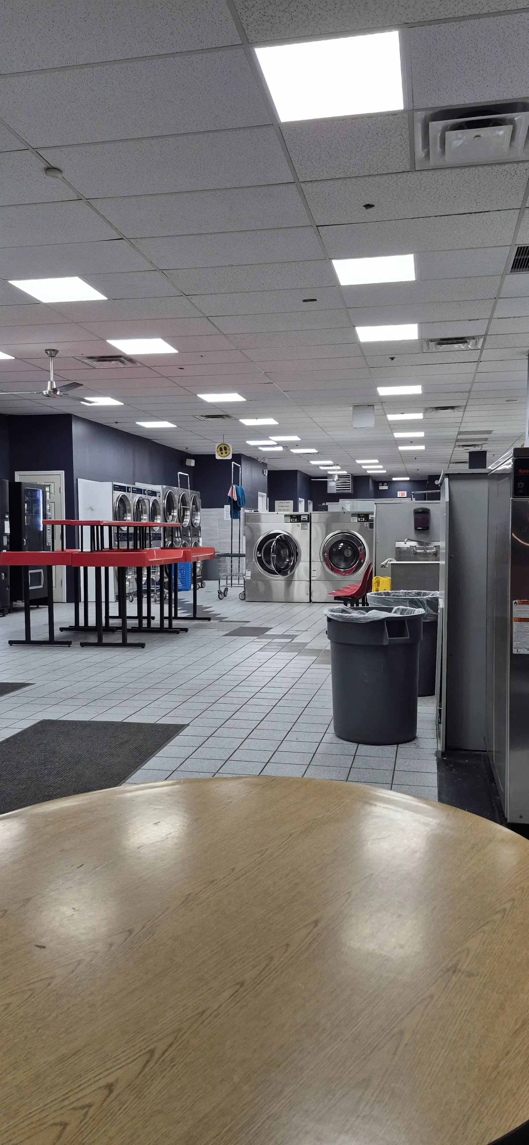 Neighborhood laundromat thumbnail 2