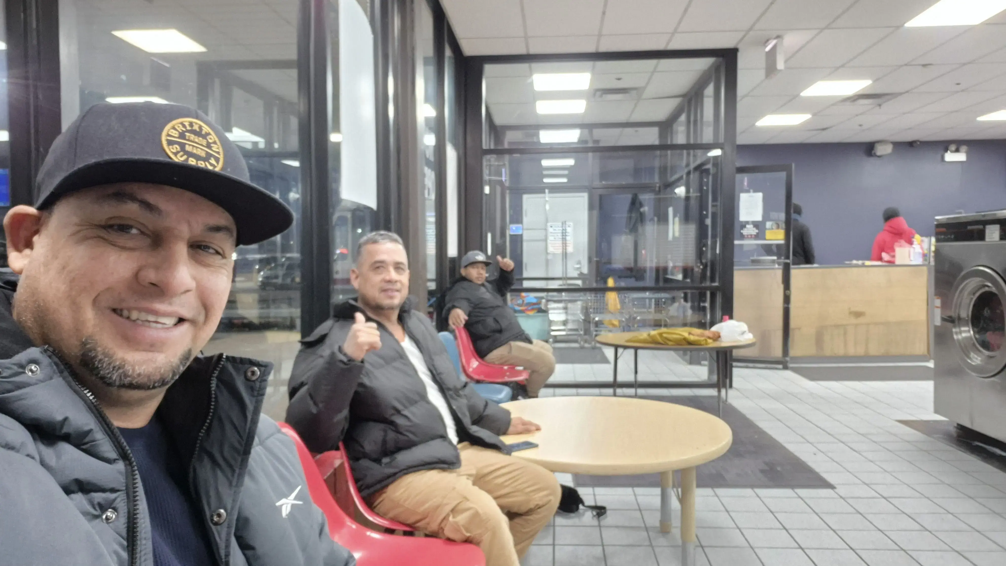 Neighborhood laundromat thumbnail 5