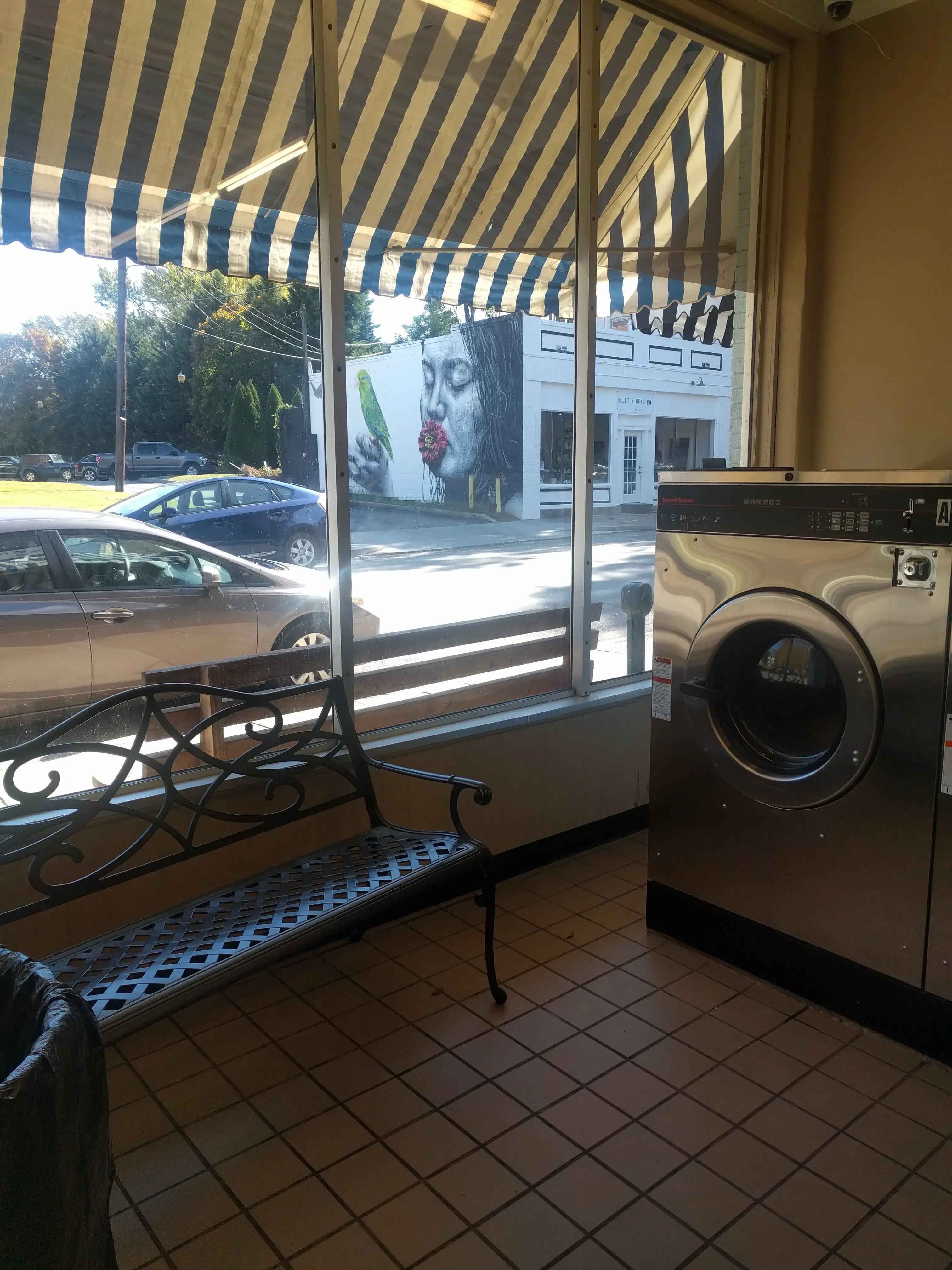 Neighborhood Laundromat Cleveland St thumbnail 8