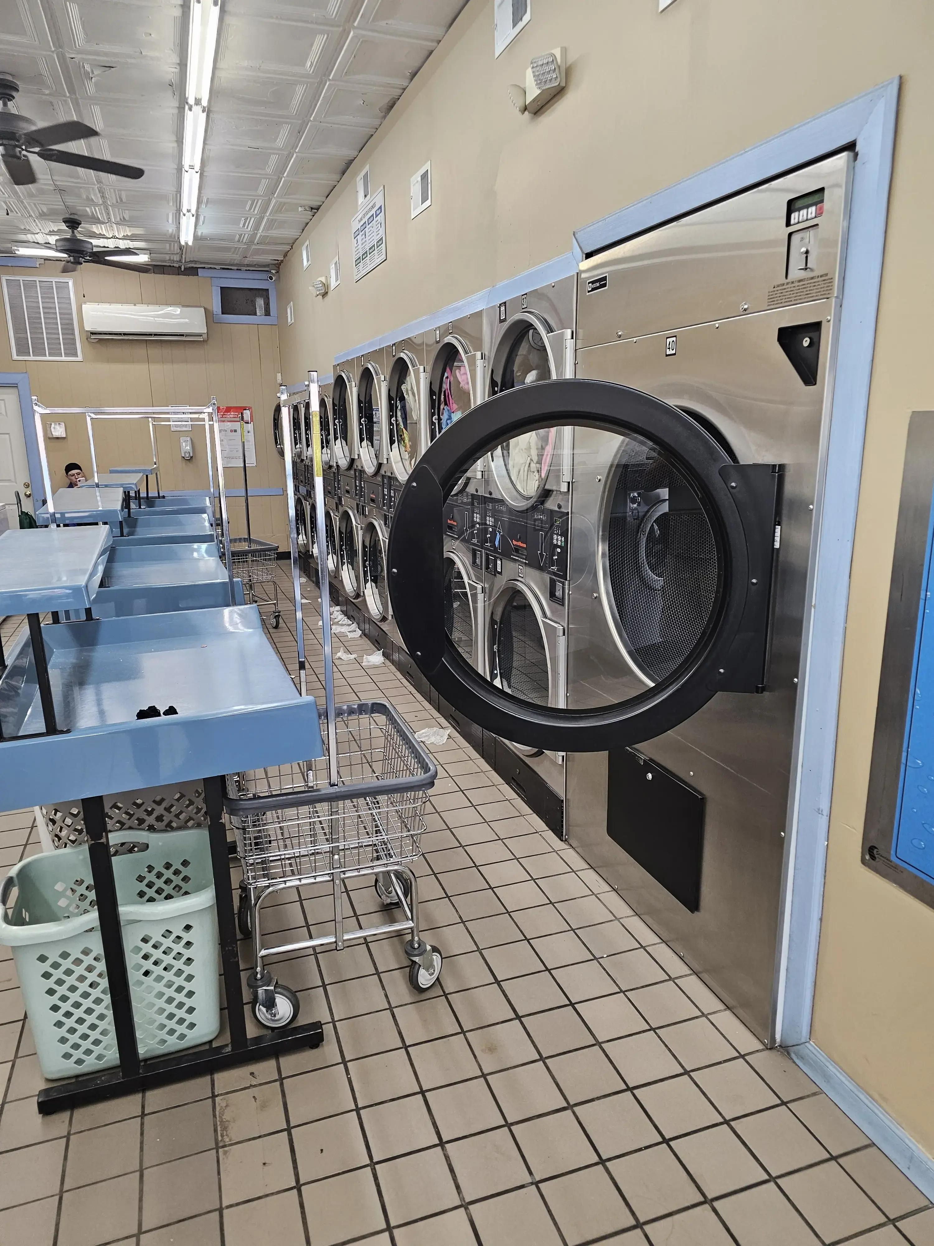 Neighborhood Laundromat Cleveland St - Image 3