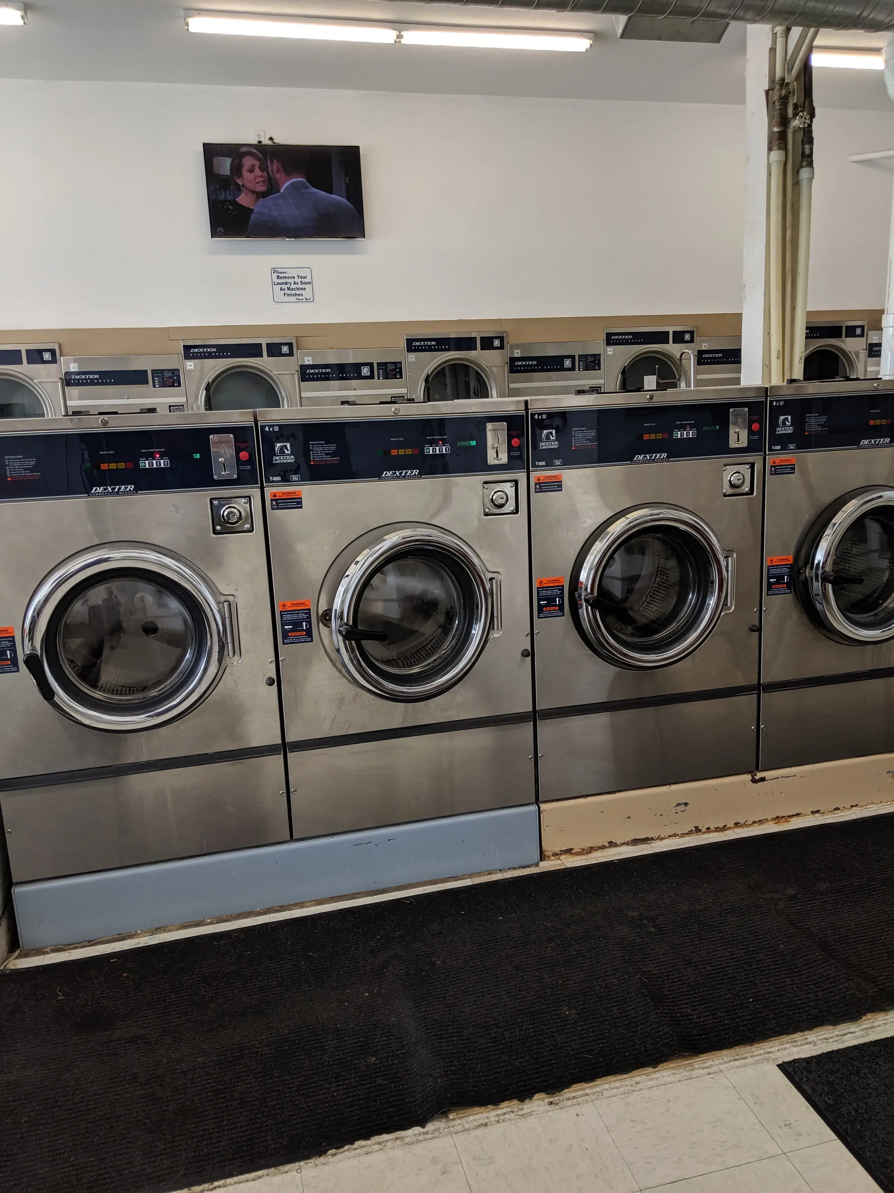 Neighborhood Laundromat Rock Island thumbnail 12