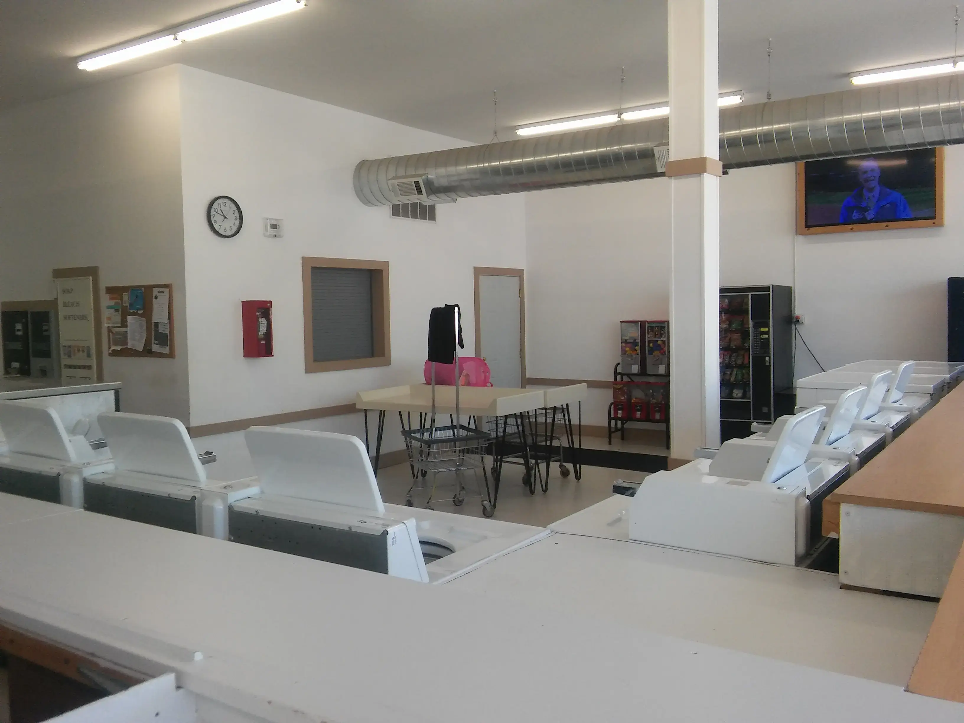 Neighborhood Laundromat Rock Island thumbnail 7