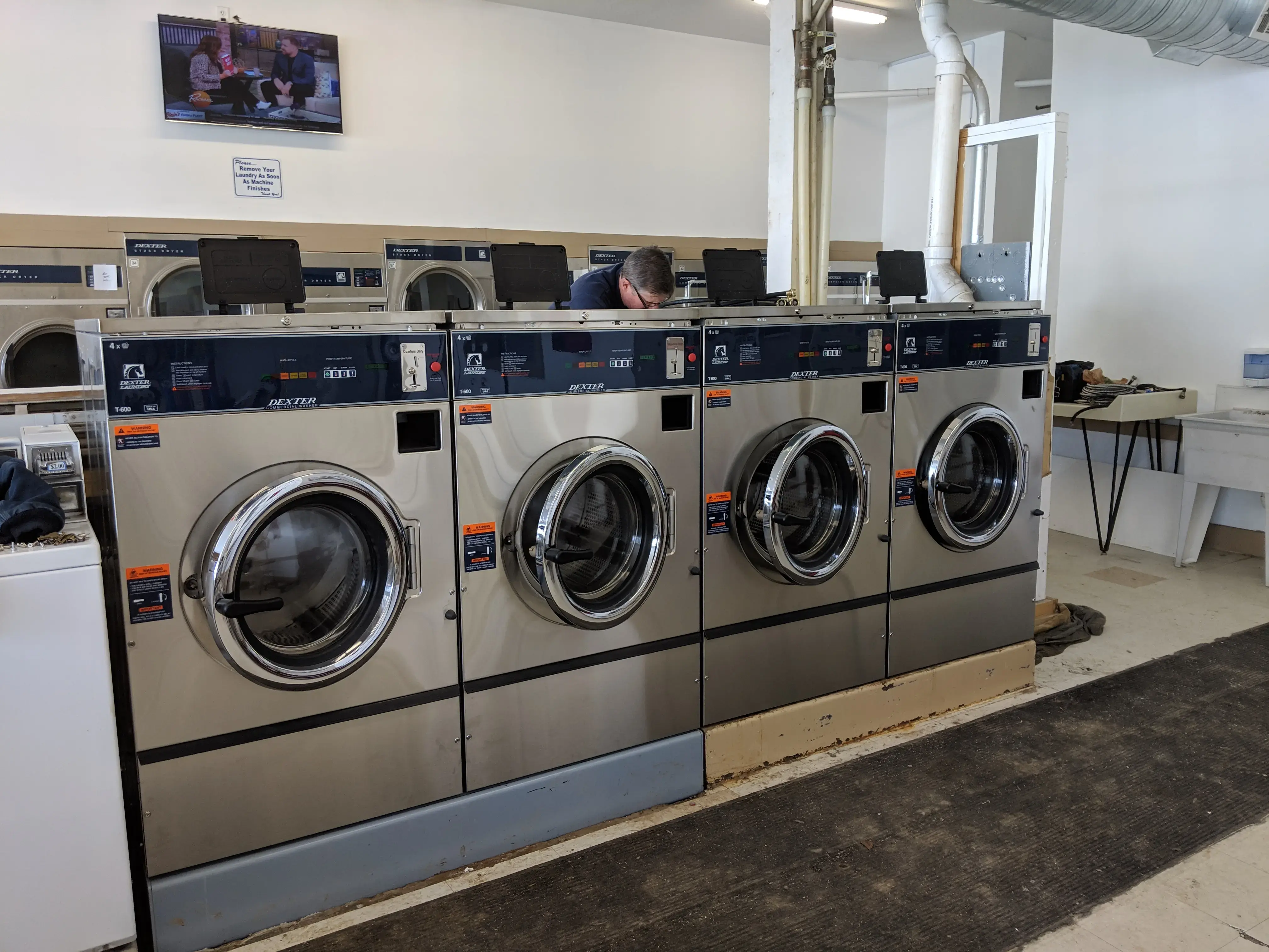 Neighborhood Laundromat Rock Island thumbnail 2